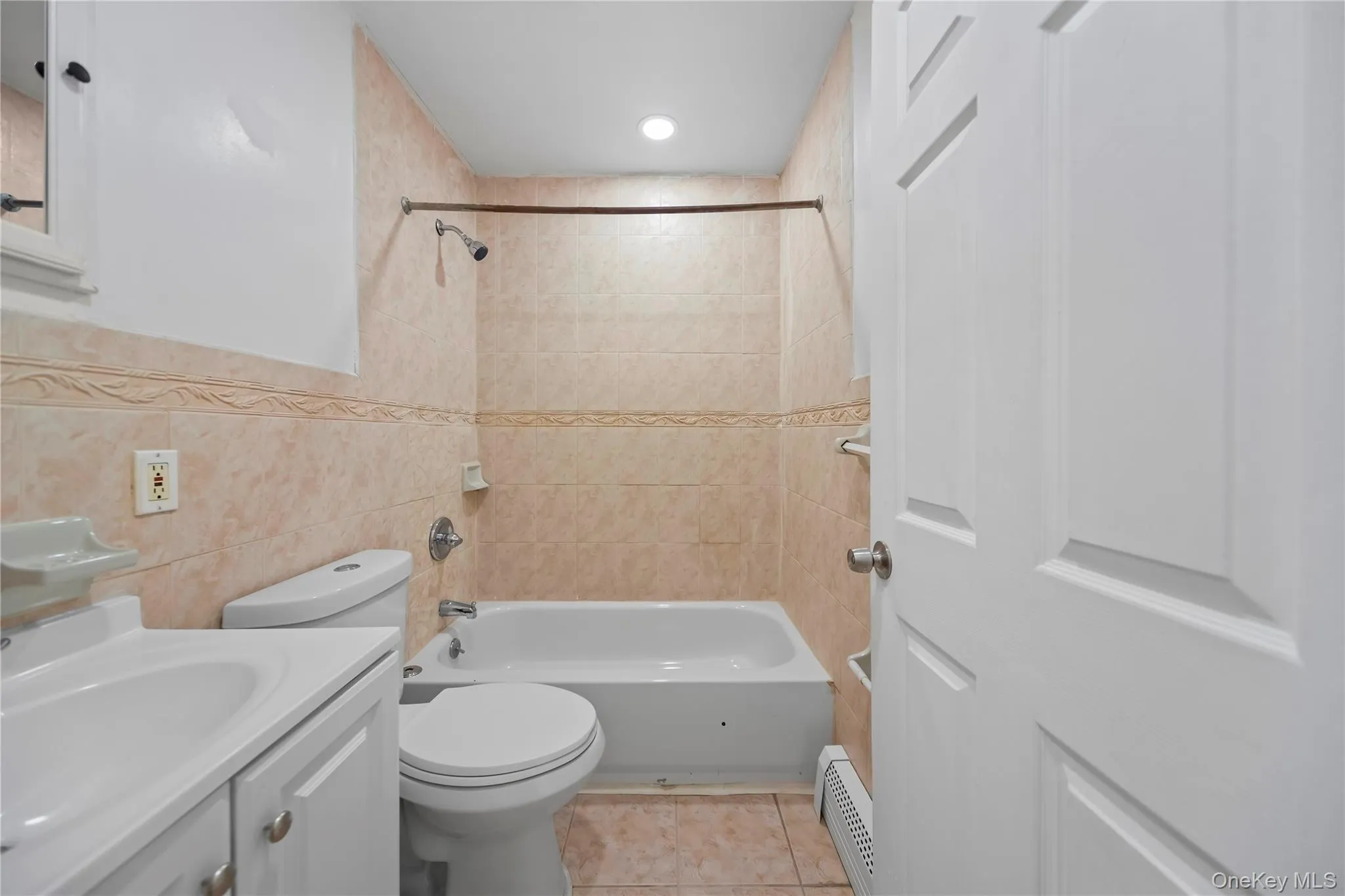 12689 Flatlands Avenue, New York, NY, 3 Bedroom Bedrooms, 7 Room Rooms,2 BathroomBathrooms,Residential Lease,For Rent,Flatlands,0,1057932 12689 Flatlands Avenue, New York, NY, 3 Bedroom Bedrooms, 7 Room Rooms,2 BathroomBathrooms,Residential Lease,For Rent,Flatlands,0,1057932