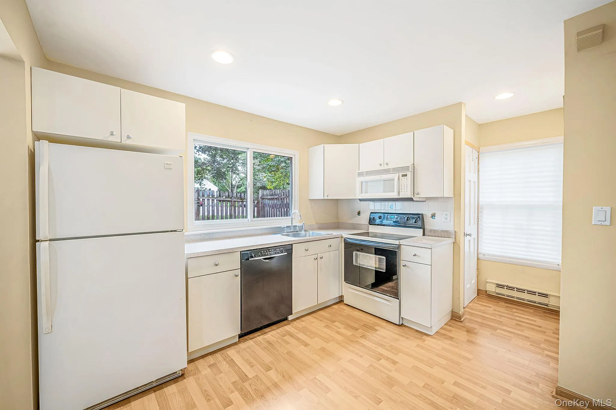 14 Petersburg Court, Brookhaven, NY, 3 Bedrooms Bedrooms, 6 Rooms Rooms,1 BathroomBathrooms,Residential,For Rent,Petersburg,0,1057934 14 Petersburg Court, Brookhaven, NY, 3 Bedrooms Bedrooms, 6 Rooms Rooms,1 BathroomBathrooms,Residential,For Rent,Petersburg,0,1057934