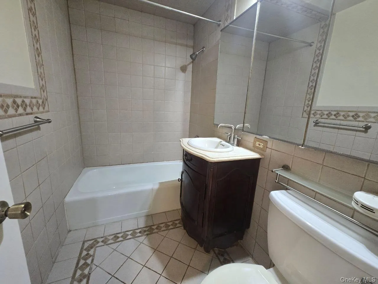1 Consulate Drive, Eastchester, NY, 1 Bedroom Bedrooms, 3 Rooms Rooms,1 BathroomBathrooms,Residential Lease,For Rent,Consulate,0,1057971 1 Consulate Drive, Eastchester, NY, 1 Bedroom Bedrooms, 3 Rooms Rooms,1 BathroomBathrooms,Residential Lease,For Rent,Consulate,0,1057971