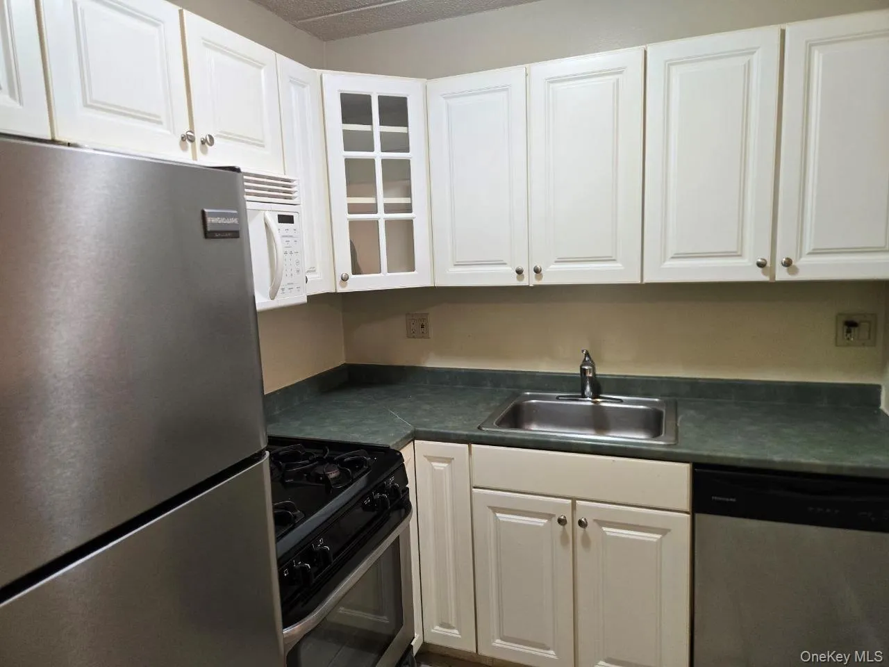 1 Consulate Drive, Eastchester, NY, 1 Bedroom Bedrooms, 3 Rooms Rooms,1 BathroomBathrooms,Residential Lease,For Rent,Consulate,0,1057971 1 Consulate Drive, Eastchester, NY, 1 Bedroom Bedrooms, 3 Rooms Rooms,1 BathroomBathrooms,Residential Lease,For Rent,Consulate,0,1057971