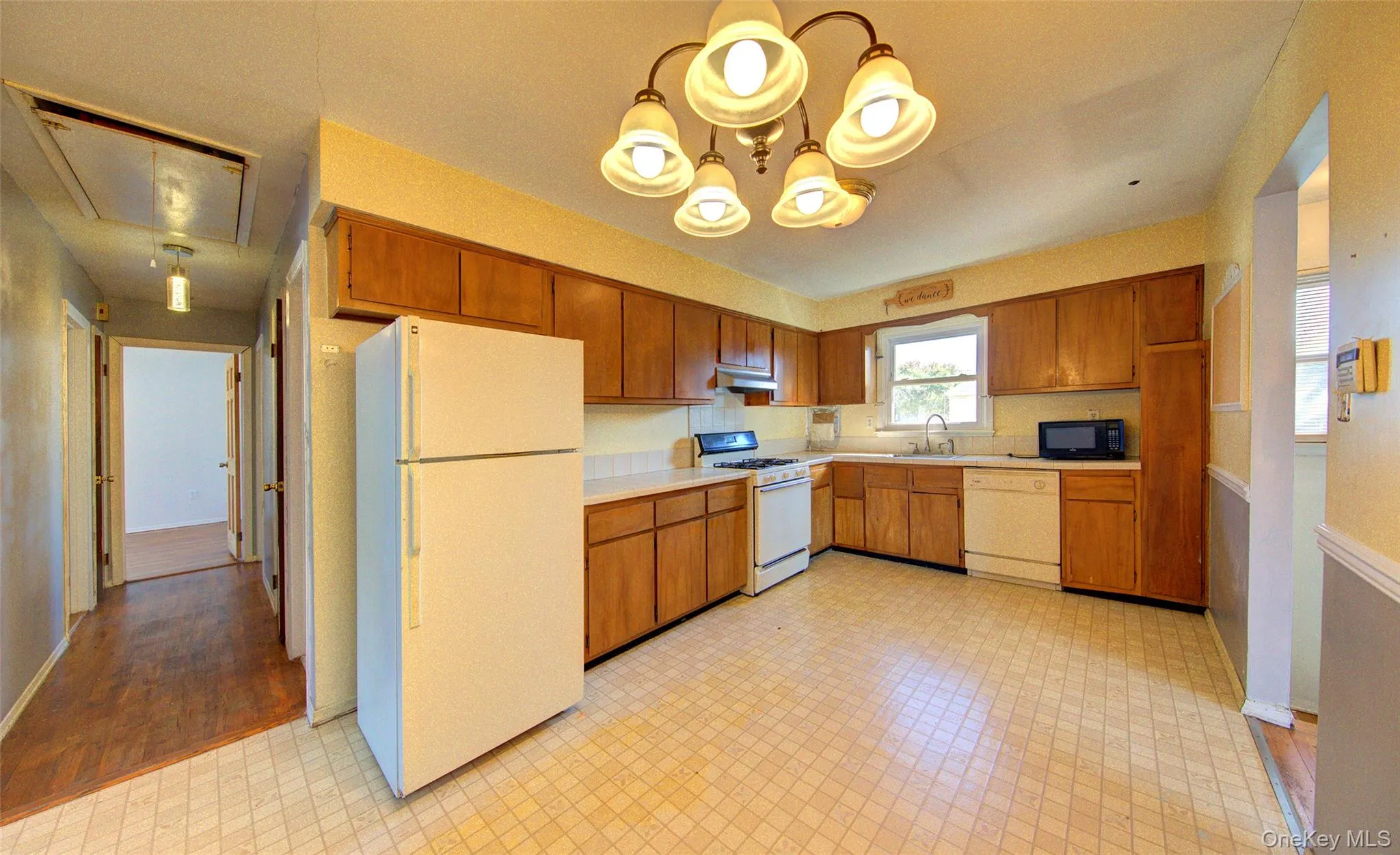 870 Garfield Street, Hempstead, NY, 3 Bedroom Bedrooms, 6 Room Rooms,2 BathroomBathrooms,Residential Lease,For Rent,Garfield,0,1057976 870 Garfield Street, Hempstead, NY, 3 Bedroom Bedrooms, 6 Room Rooms,2 BathroomBathrooms,Residential Lease,For Rent,Garfield,0,1057976