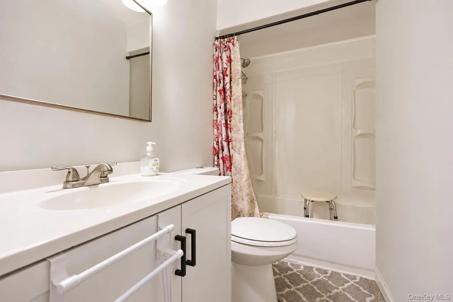 17 Betty Court, New York, NY, 3 Bedrooms Bedrooms, 5 Rooms Rooms,1 BathroomBathrooms,Residential,For Rent,Betty,0,1057979 17 Betty Court, New York, NY, 3 Bedrooms Bedrooms, 5 Rooms Rooms,1 BathroomBathrooms,Residential,For Rent,Betty,0,1057979
