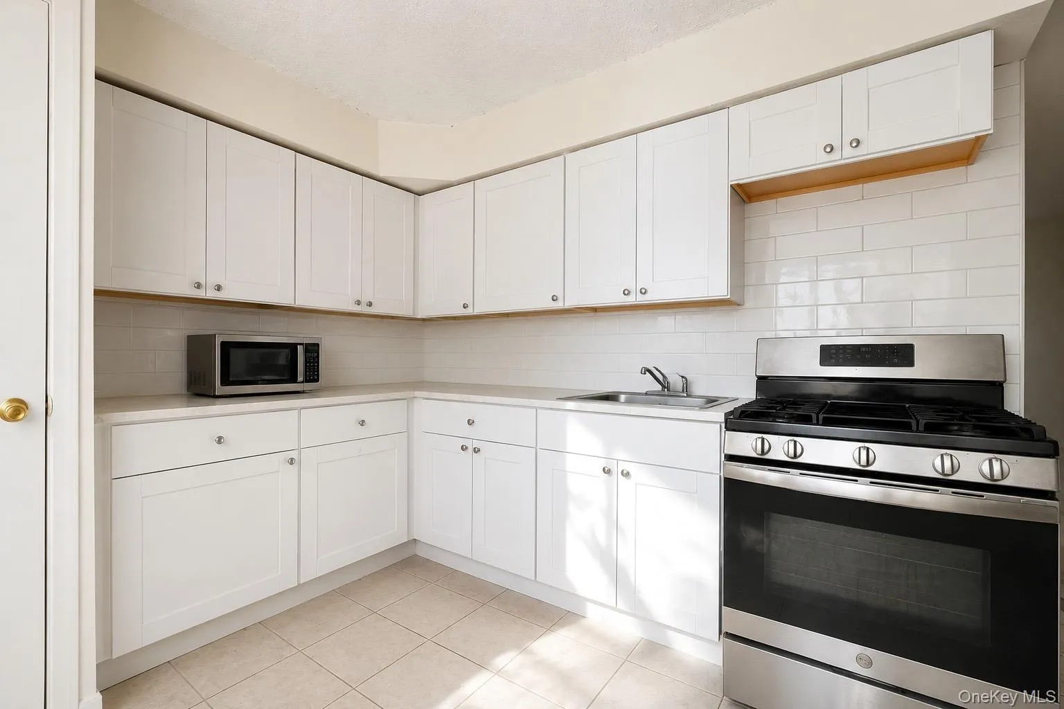 17 Betty Court, New York, NY, 3 Bedrooms Bedrooms, 5 Rooms Rooms,1 BathroomBathrooms,Residential,For Rent,Betty,0,1057979 17 Betty Court, New York, NY, 3 Bedrooms Bedrooms, 5 Rooms Rooms,1 BathroomBathrooms,Residential,For Rent,Betty,0,1057979
