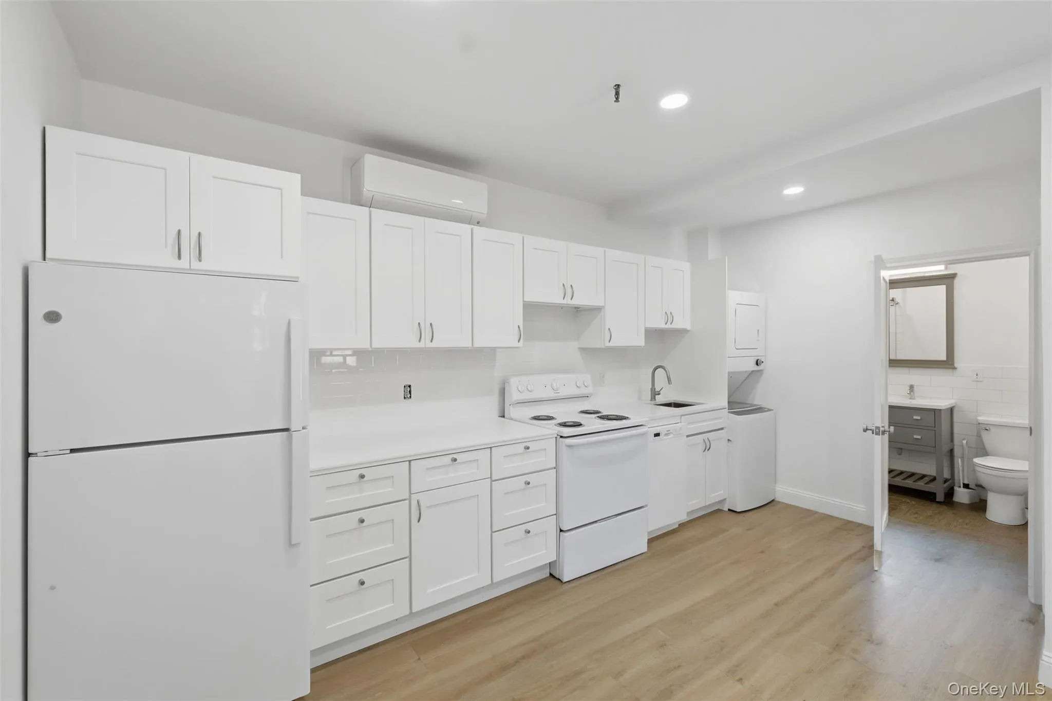 209 Main Street, Beacon, NY, 1 Bedroom Bedrooms, 3 Room Rooms,1 BathroomBathrooms,Residential Lease,For Rent,Main,0,1058003 209 Main Street, Beacon, NY, 1 Bedroom Bedrooms, 3 Room Rooms,1 BathroomBathrooms,Residential Lease,For Rent,Main,0,1058003