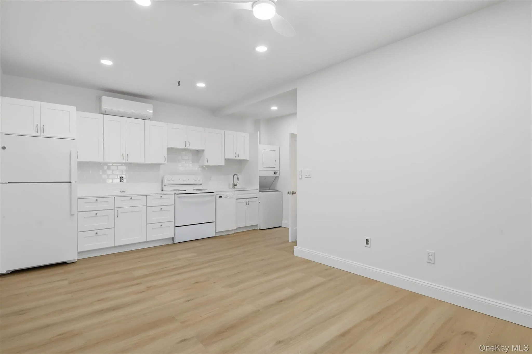 209 Main Street, Beacon, NY, 1 Bedroom Bedrooms, 3 Room Rooms,1 BathroomBathrooms,Residential Lease,For Rent,Main,0,1058003 209 Main Street, Beacon, NY, 1 Bedroom Bedrooms, 3 Room Rooms,1 BathroomBathrooms,Residential Lease,For Rent,Main,0,1058003