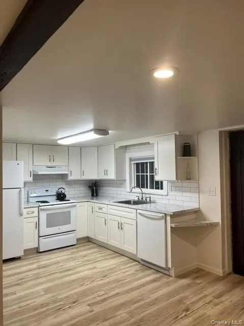 22 Riverhead Road, Brookhaven, NY, 1 Bedroom Bedrooms, 1 Room Rooms,1 BathroomBathrooms,Residential Lease,For Rent,Riverhead,0,1058004 22 Riverhead Road, Brookhaven, NY, 1 Bedroom Bedrooms, 1 Room Rooms,1 BathroomBathrooms,Residential Lease,For Rent,Riverhead,0,1058004