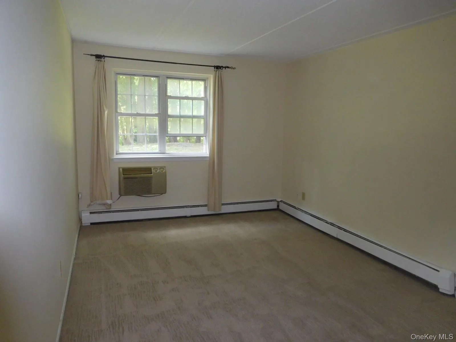 Opposite view of Primary Bedroom w/carpet Opposite view of Primary Bedroom w/carpet