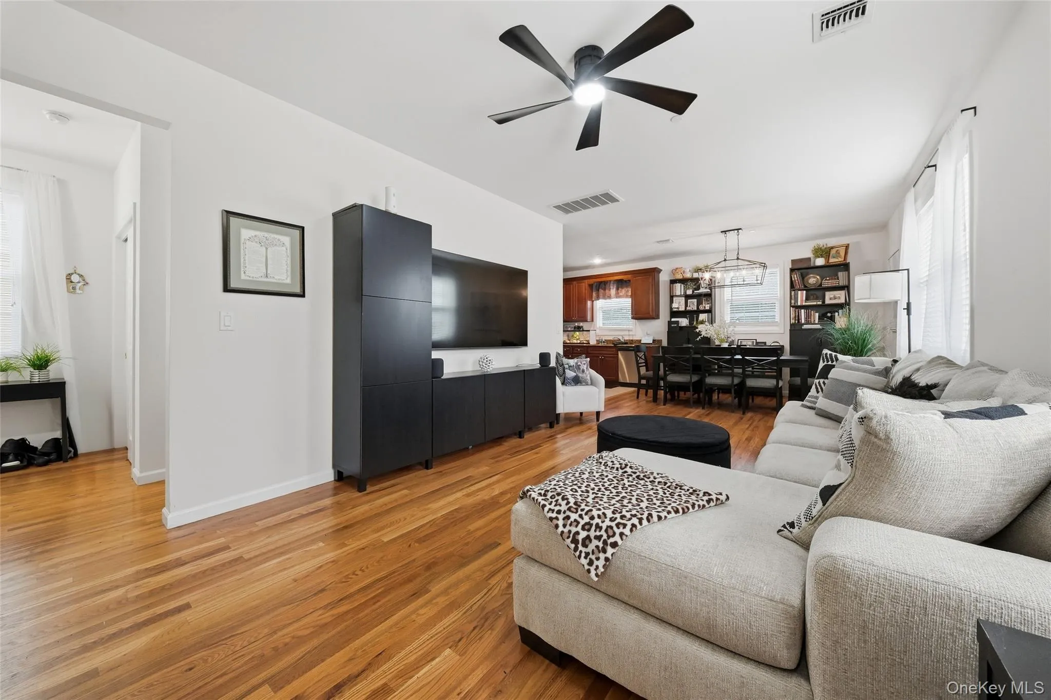 123 Clinton, North Hempstead, NY, 3 Bedroom Bedrooms, 10 Room Rooms,2 BathroomBathrooms,Residential Lease,For Rent,Clinton,0,1058022 123 Clinton, North Hempstead, NY, 3 Bedroom Bedrooms, 10 Room Rooms,2 BathroomBathrooms,Residential Lease,For Rent,Clinton,0,1058022
