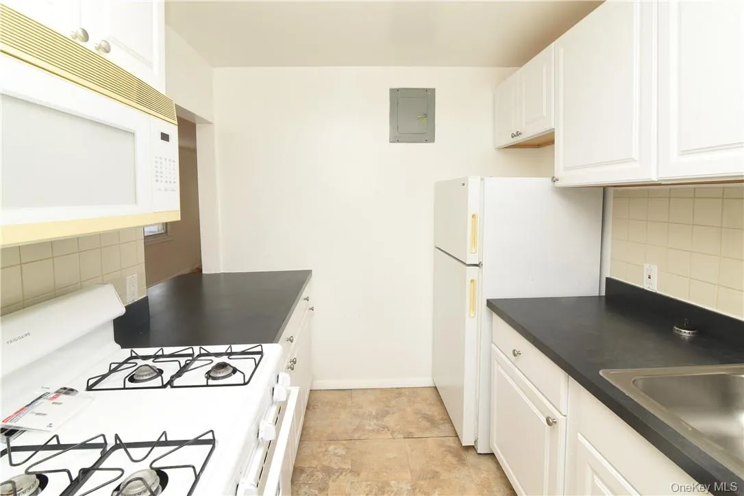 101 Carpenter Avenue, Mount Kisco, NY, 2 Bedroom Bedrooms, 5 Room Rooms,1 BathroomBathrooms,Residential Lease,For Rent,Carpenter,0,1058024 101 Carpenter Avenue, Mount Kisco, NY, 2 Bedroom Bedrooms, 5 Room Rooms,1 BathroomBathrooms,Residential Lease,For Rent,Carpenter,0,1058024