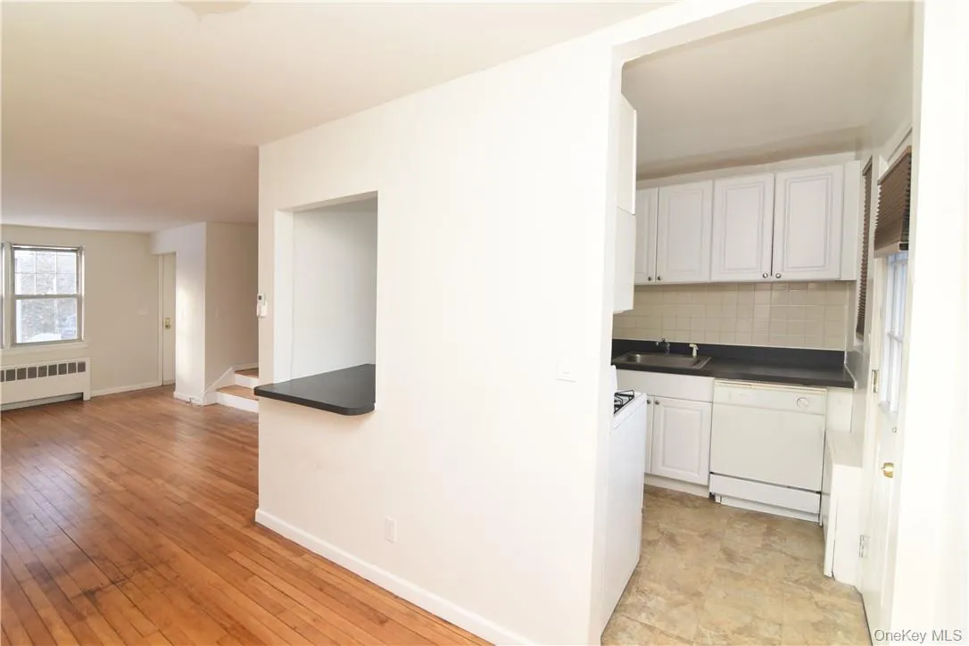 101 Carpenter Avenue, Mount Kisco, NY, 2 Bedroom Bedrooms, 5 Room Rooms,1 BathroomBathrooms,Residential Lease,For Rent,Carpenter,0,1058024 101 Carpenter Avenue, Mount Kisco, NY, 2 Bedroom Bedrooms, 5 Room Rooms,1 BathroomBathrooms,Residential Lease,For Rent,Carpenter,0,1058024