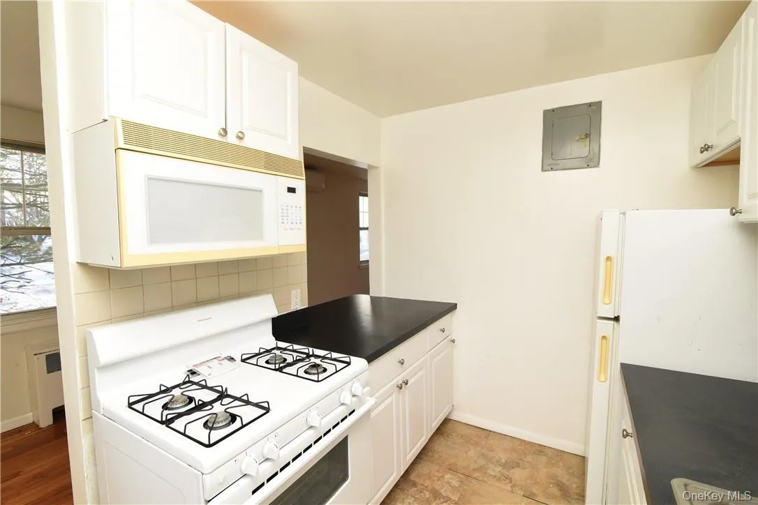 101 Carpenter Avenue, Mount Kisco, NY, 2 Bedroom Bedrooms, 5 Room Rooms,1 BathroomBathrooms,Residential Lease,For Rent,Carpenter,0,1058024 101 Carpenter Avenue, Mount Kisco, NY, 2 Bedroom Bedrooms, 5 Room Rooms,1 BathroomBathrooms,Residential Lease,For Rent,Carpenter,0,1058024