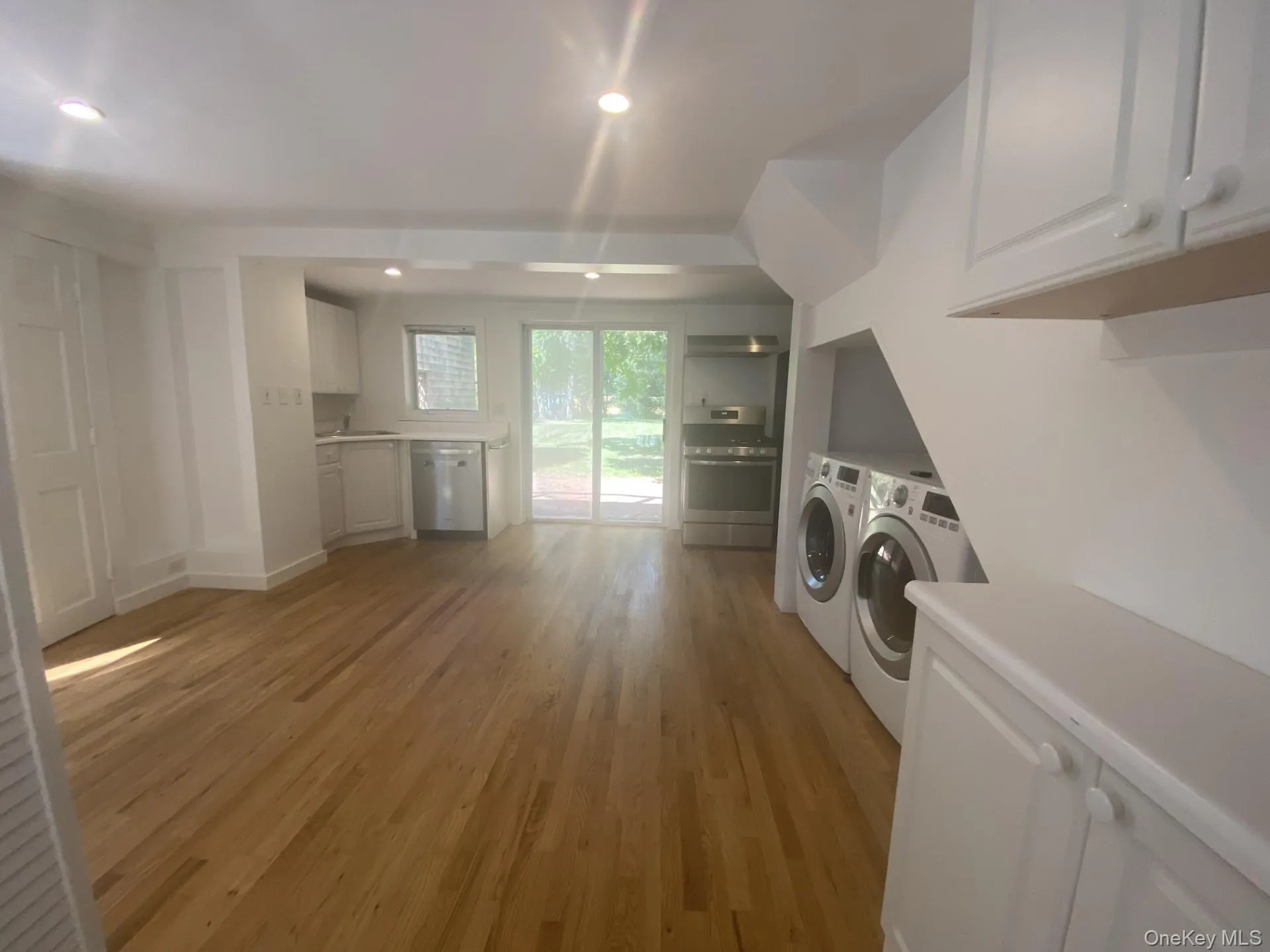 14 B Franklin Ave, Southampton, NY, 1 Bedroom Bedrooms, 4 Room Rooms,1 BathroomBathrooms,Residential Lease,For Rent,Franklin Ave,0,1058041 14 B Franklin Ave, Southampton, NY, 1 Bedroom Bedrooms, 4 Room Rooms,1 BathroomBathrooms,Residential Lease,For Rent,Franklin Ave,0,1058041