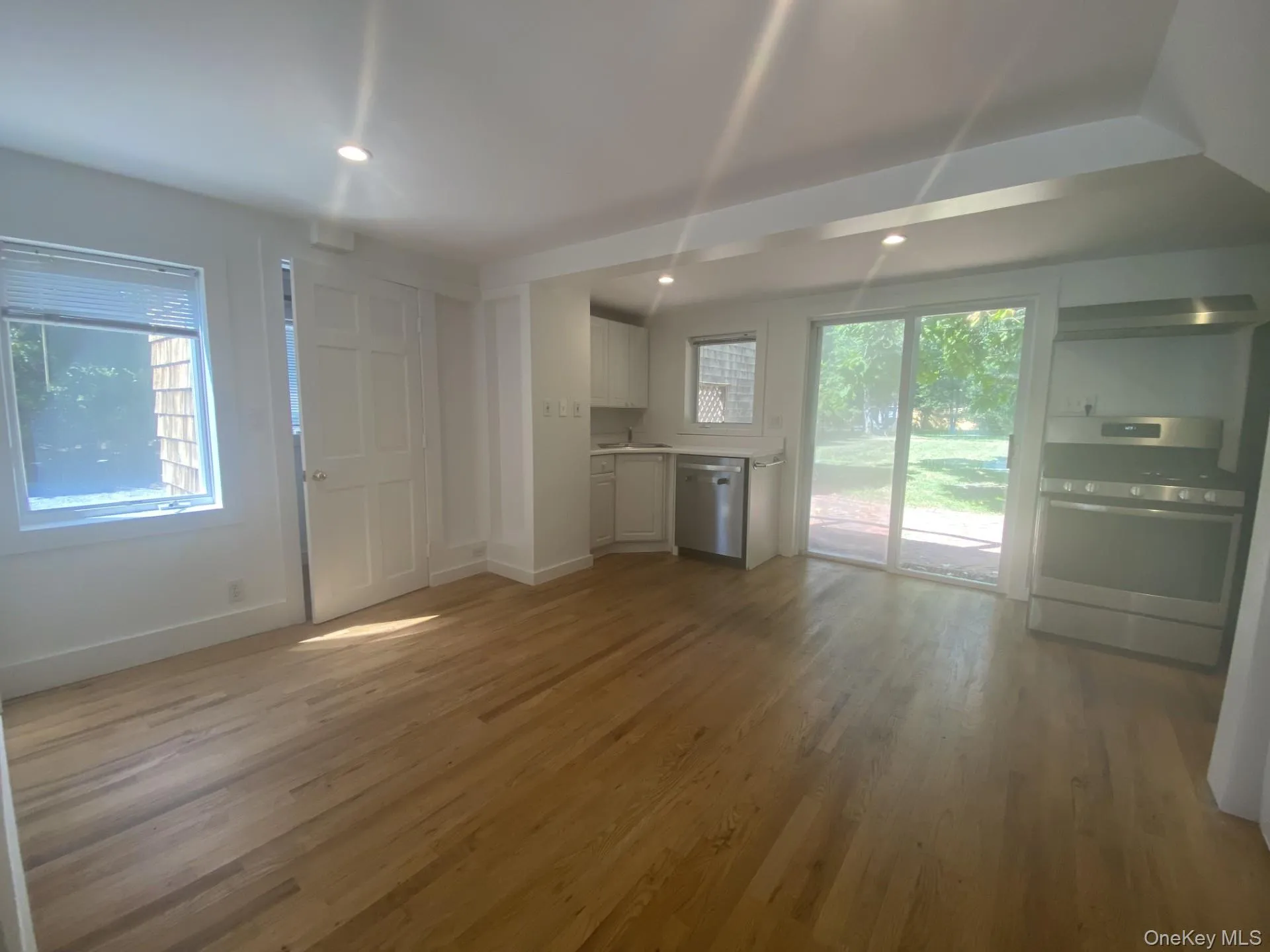 14 B Franklin Ave, Southampton, NY, 1 Bedroom Bedrooms, 4 Room Rooms,1 BathroomBathrooms,Residential Lease,For Rent,Franklin Ave,0,1058041 14 B Franklin Ave, Southampton, NY, 1 Bedroom Bedrooms, 4 Room Rooms,1 BathroomBathrooms,Residential Lease,For Rent,Franklin Ave,0,1058041