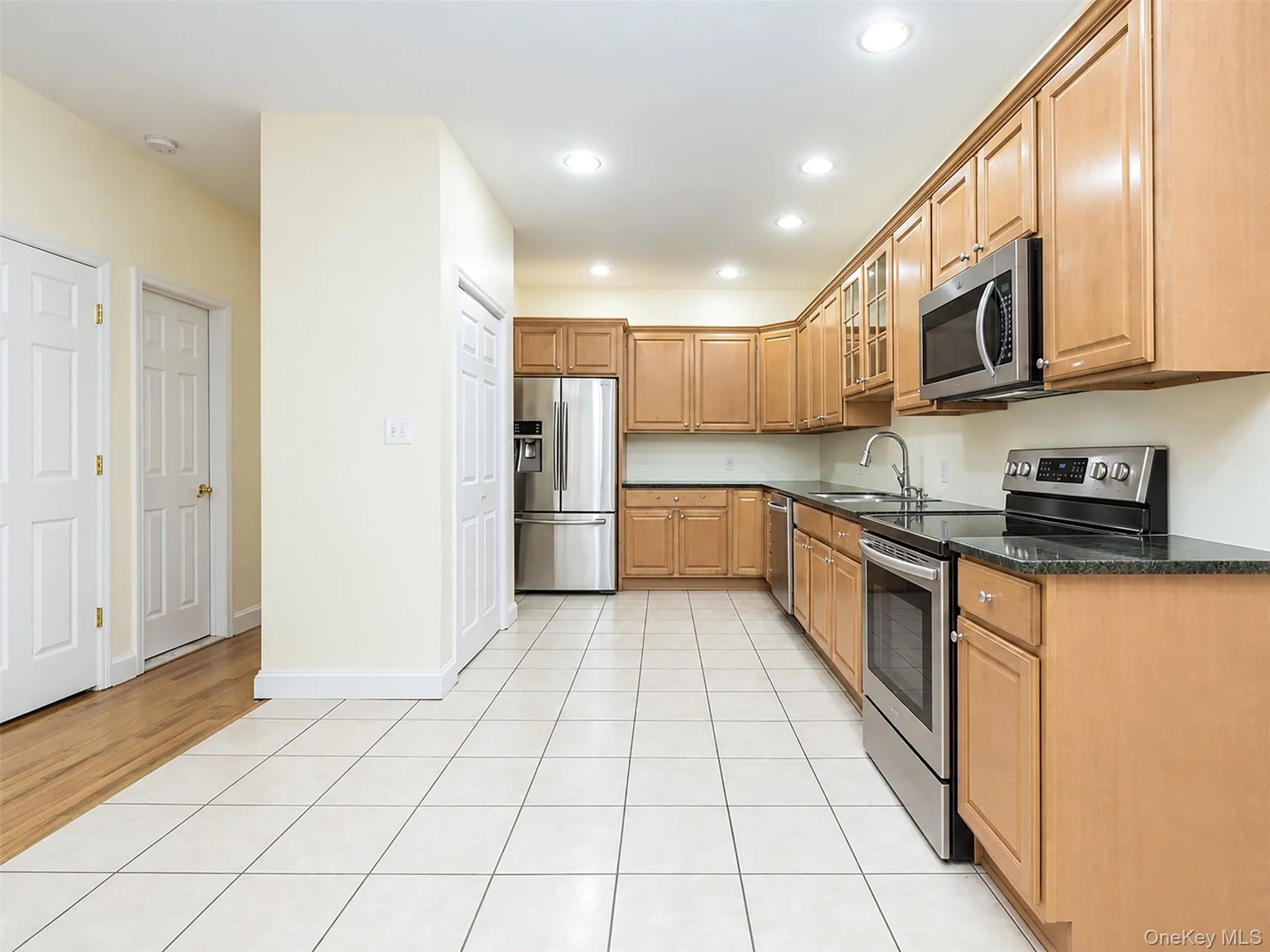 5 The Mill, North Hempstead, NY, 3 Bedroom Bedrooms, 8 Room Rooms,2 BathroomBathrooms,Residential Lease,For Rent,The Mill,0,1058042 5 The Mill, North Hempstead, NY, 3 Bedroom Bedrooms, 8 Room Rooms,2 BathroomBathrooms,Residential Lease,For Rent,The Mill,0,1058042
