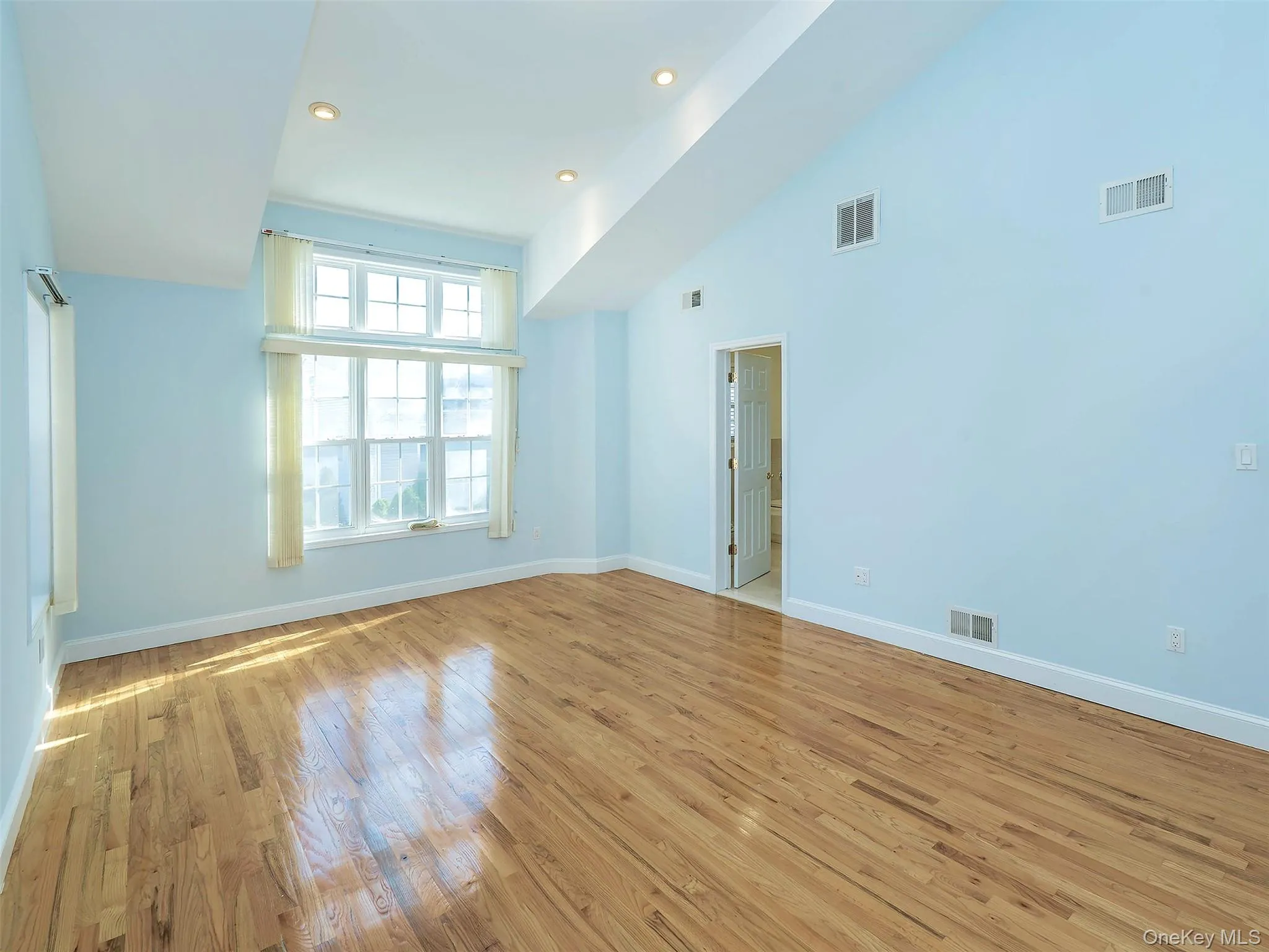 5 The Mill, North Hempstead, NY, 3 Bedroom Bedrooms, 8 Room Rooms,2 BathroomBathrooms,Residential Lease,For Rent,The Mill,0,1058042 5 The Mill, North Hempstead, NY, 3 Bedroom Bedrooms, 8 Room Rooms,2 BathroomBathrooms,Residential Lease,For Rent,The Mill,0,1058042