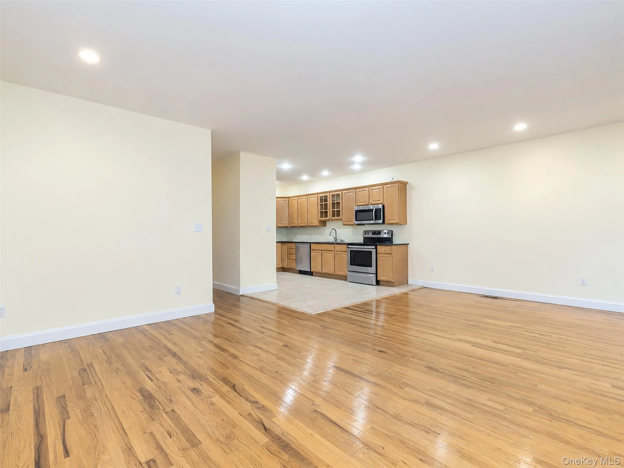5 The Mill, North Hempstead, NY, 3 Bedroom Bedrooms, 8 Room Rooms,2 BathroomBathrooms,Residential Lease,For Rent,The Mill,0,1058042 5 The Mill, North Hempstead, NY, 3 Bedroom Bedrooms, 8 Room Rooms,2 BathroomBathrooms,Residential Lease,For Rent,The Mill,0,1058042