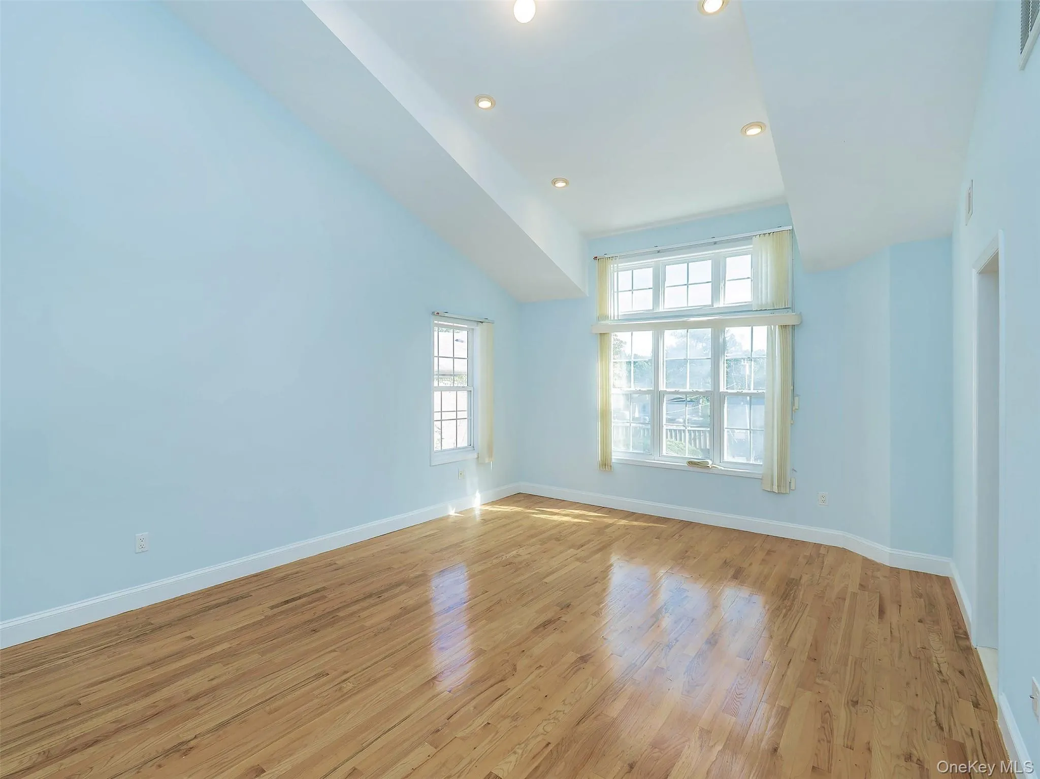 5 The Mill, North Hempstead, NY, 3 Bedroom Bedrooms, 8 Room Rooms,2 BathroomBathrooms,Residential Lease,For Rent,The Mill,0,1058042 5 The Mill, North Hempstead, NY, 3 Bedroom Bedrooms, 8 Room Rooms,2 BathroomBathrooms,Residential Lease,For Rent,The Mill,0,1058042