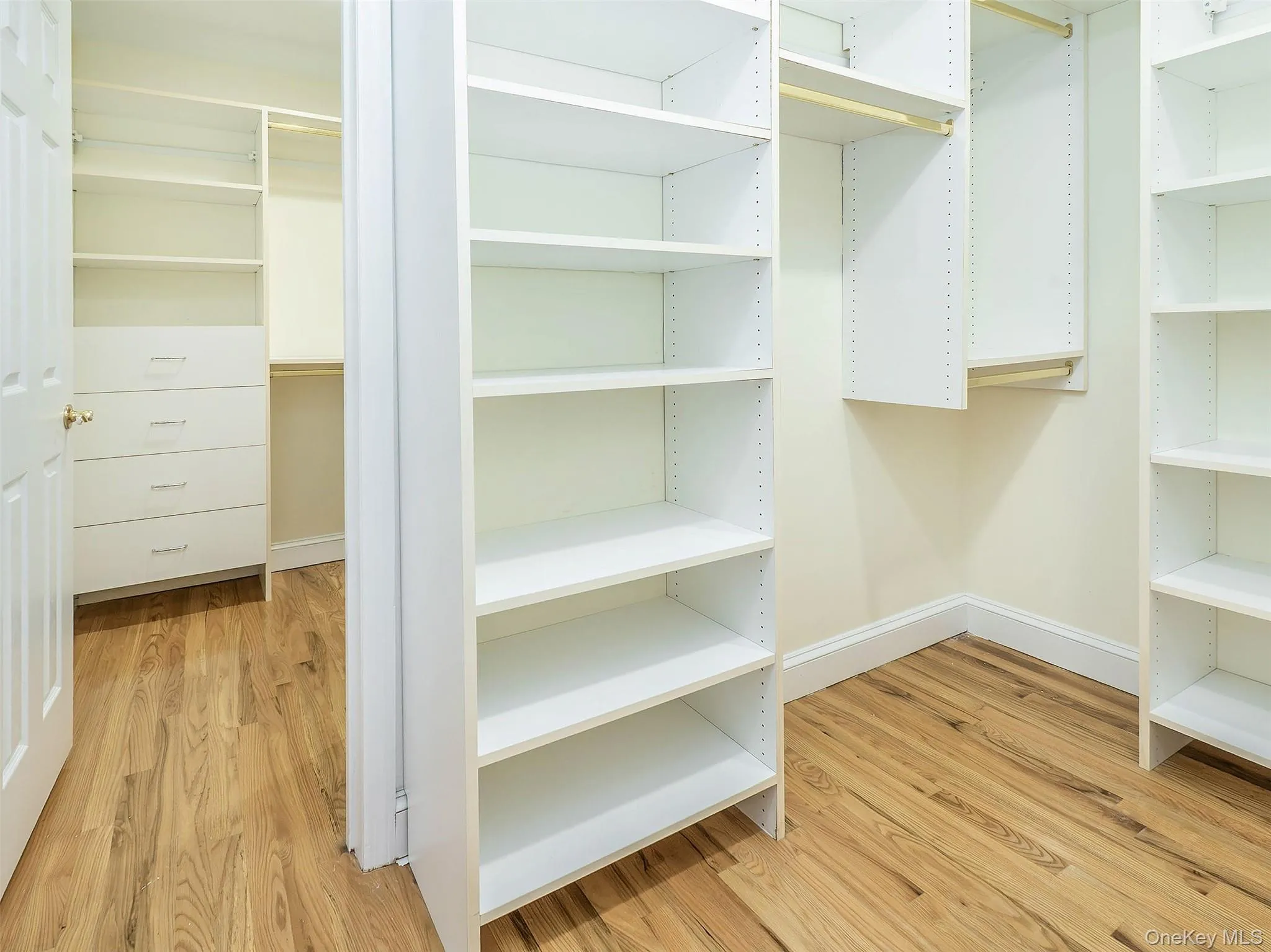 5 The Mill, North Hempstead, NY, 3 Bedroom Bedrooms, 8 Room Rooms,2 BathroomBathrooms,Residential Lease,For Rent,The Mill,0,1058042 5 The Mill, North Hempstead, NY, 3 Bedroom Bedrooms, 8 Room Rooms,2 BathroomBathrooms,Residential Lease,For Rent,The Mill,0,1058042