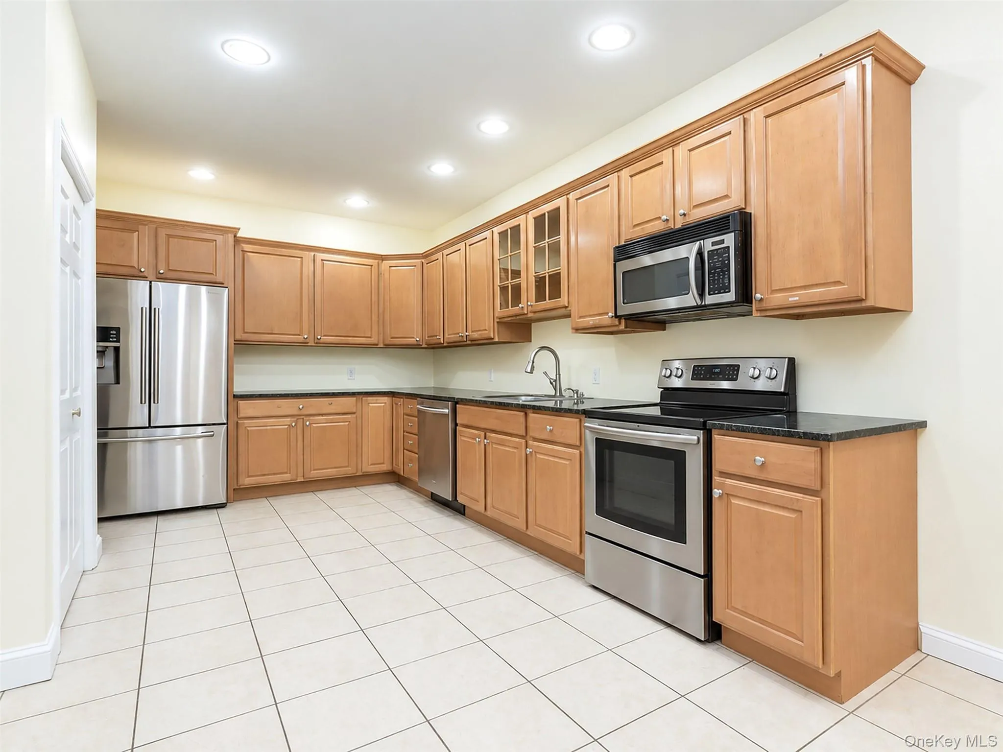 5 The Mill, North Hempstead, NY, 3 Bedroom Bedrooms, 8 Room Rooms,2 BathroomBathrooms,Residential Lease,For Rent,The Mill,0,1058042 5 The Mill, North Hempstead, NY, 3 Bedroom Bedrooms, 8 Room Rooms,2 BathroomBathrooms,Residential Lease,For Rent,The Mill,0,1058042