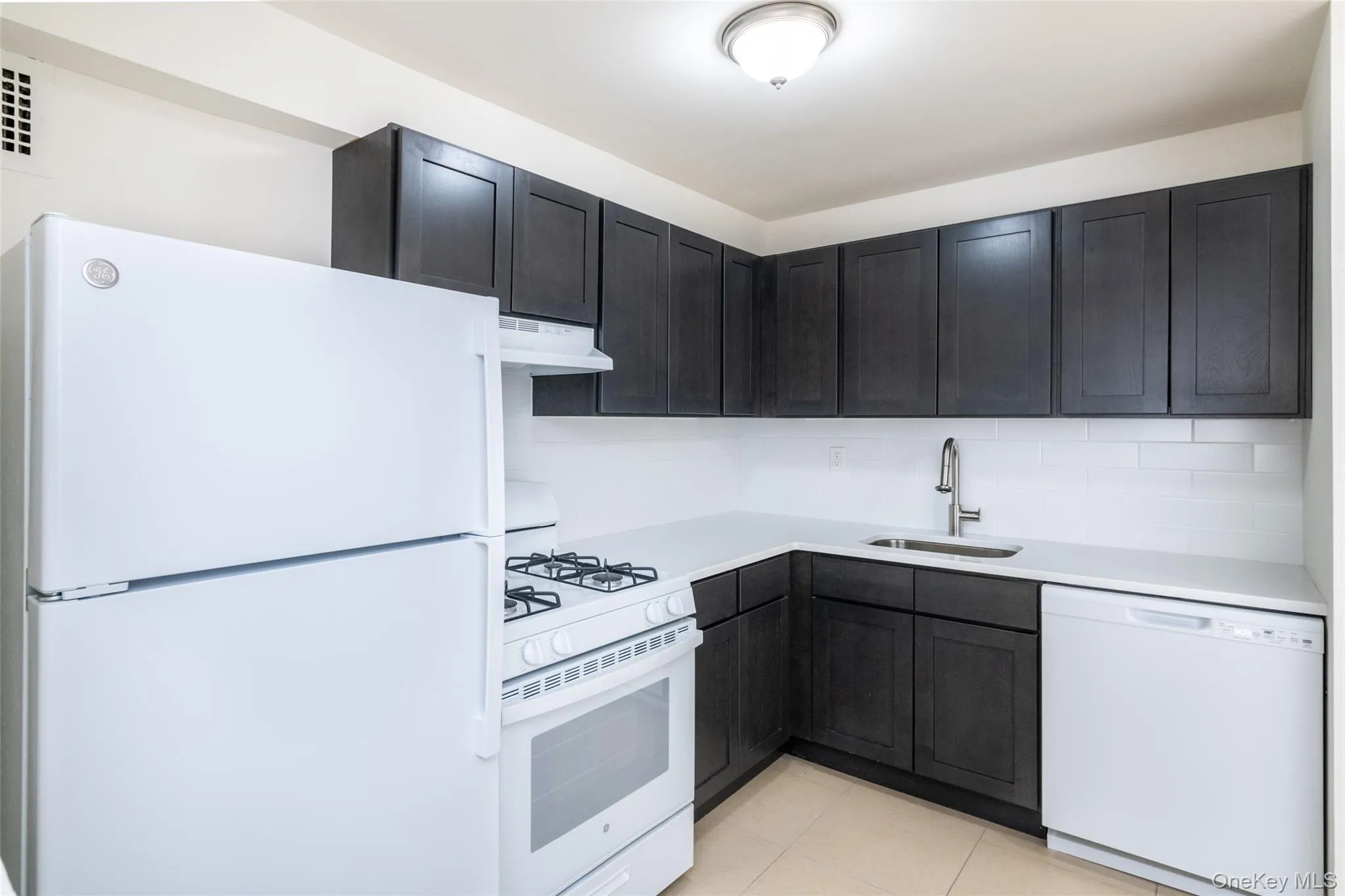 125 Lake Street, White Plains, NY, 1 Bedroom Bedrooms, 3 Rooms Rooms,1 BathroomBathrooms,Residential Lease,For Rent,Lake,0,1058046 125 Lake Street, White Plains, NY, 1 Bedroom Bedrooms, 3 Rooms Rooms,1 BathroomBathrooms,Residential Lease,For Rent,Lake,0,1058046