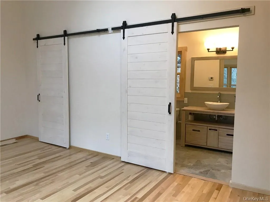 Enter the bath room with radiant heated floor Enter the bath room with radiant heated floor