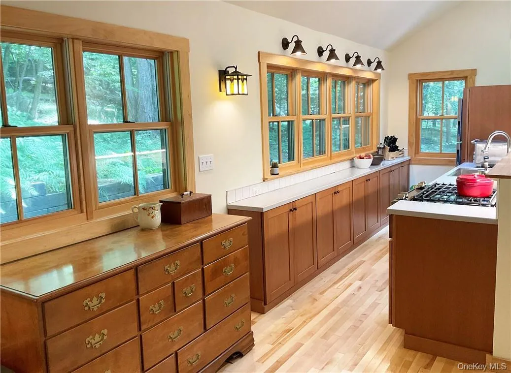 Lots of storage in the Oak cabinetry Lots of storage in the Oak cabinetry