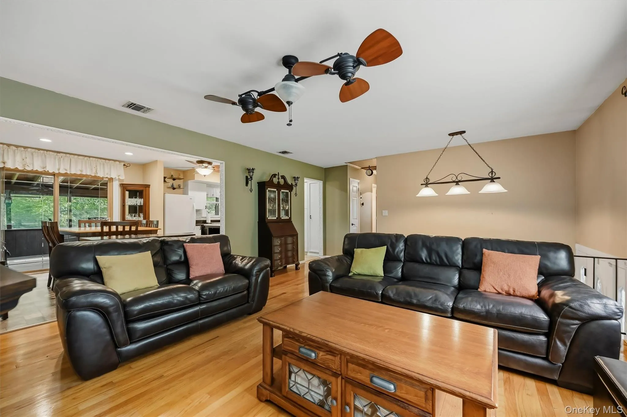64 Forest Glen Road, Clarkstown, NY, 4 Bedrooms Bedrooms, 8 Rooms Rooms,2 BathroomsBathrooms,Residential,For Rent,Forest Glen,0,1058063 64 Forest Glen Road, Clarkstown, NY, 4 Bedrooms Bedrooms, 8 Rooms Rooms,2 BathroomsBathrooms,Residential,For Rent,Forest Glen,0,1058063