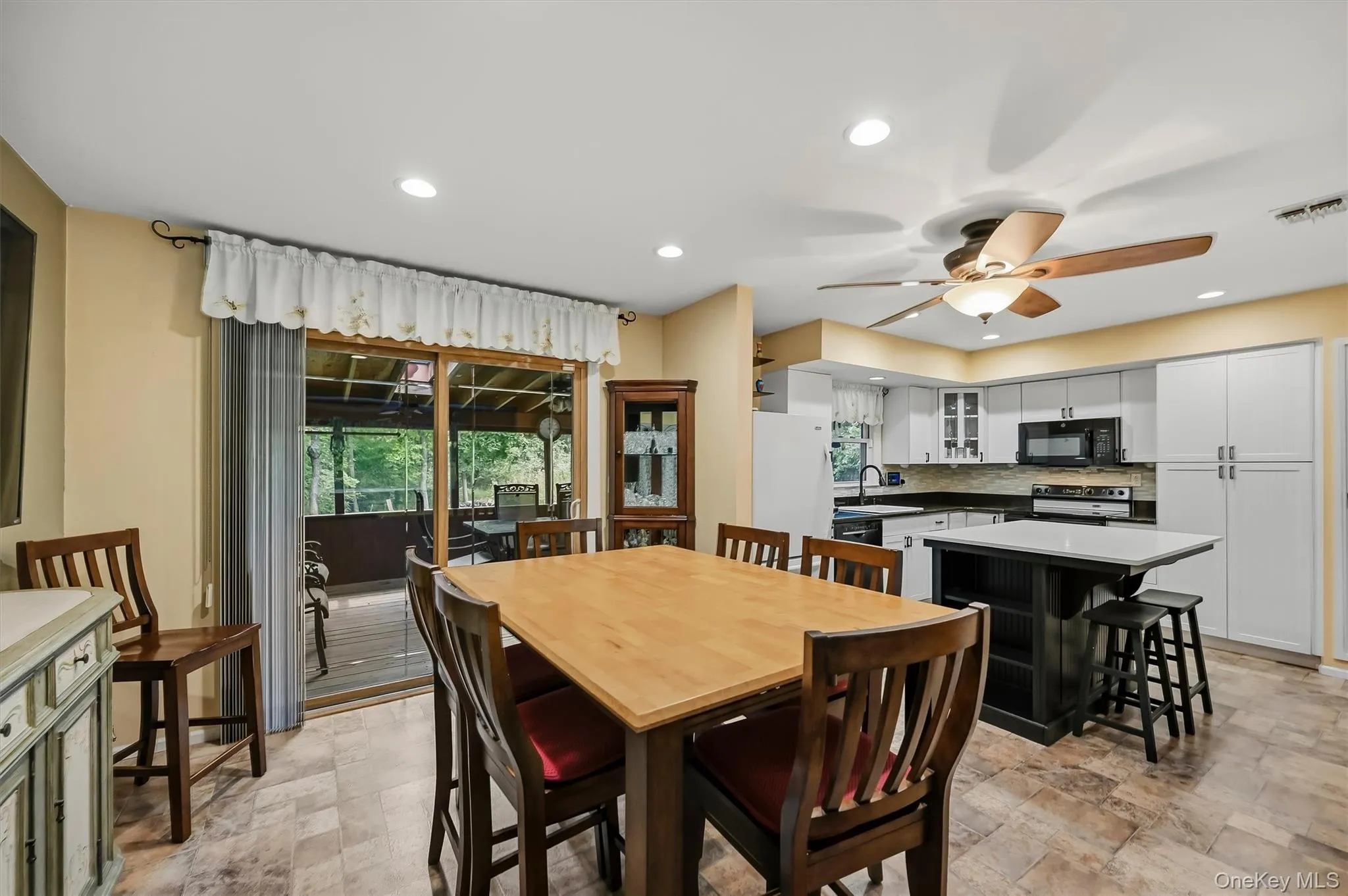 64 Forest Glen Road, Clarkstown, NY, 4 Bedrooms Bedrooms, 8 Rooms Rooms,2 BathroomsBathrooms,Residential,For Rent,Forest Glen,0,1058063 64 Forest Glen Road, Clarkstown, NY, 4 Bedrooms Bedrooms, 8 Rooms Rooms,2 BathroomsBathrooms,Residential,For Rent,Forest Glen,0,1058063