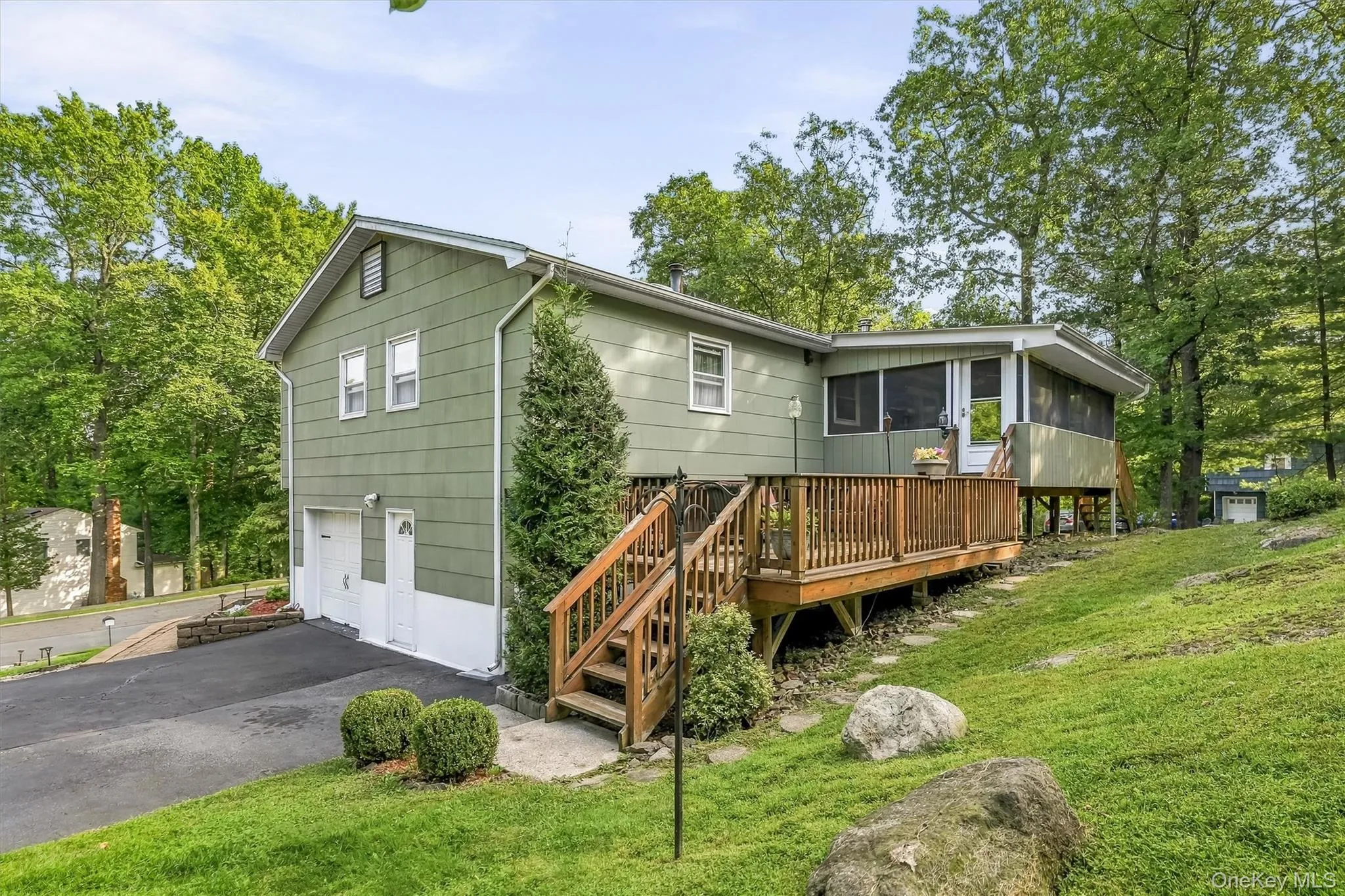 64 Forest Glen Road, Clarkstown, NY, 4 Bedrooms Bedrooms, 8 Rooms Rooms,2 BathroomsBathrooms,Residential,For Rent,Forest Glen,0,1058063 64 Forest Glen Road, Clarkstown, NY, 4 Bedrooms Bedrooms, 8 Rooms Rooms,2 BathroomsBathrooms,Residential,For Rent,Forest Glen,0,1058063