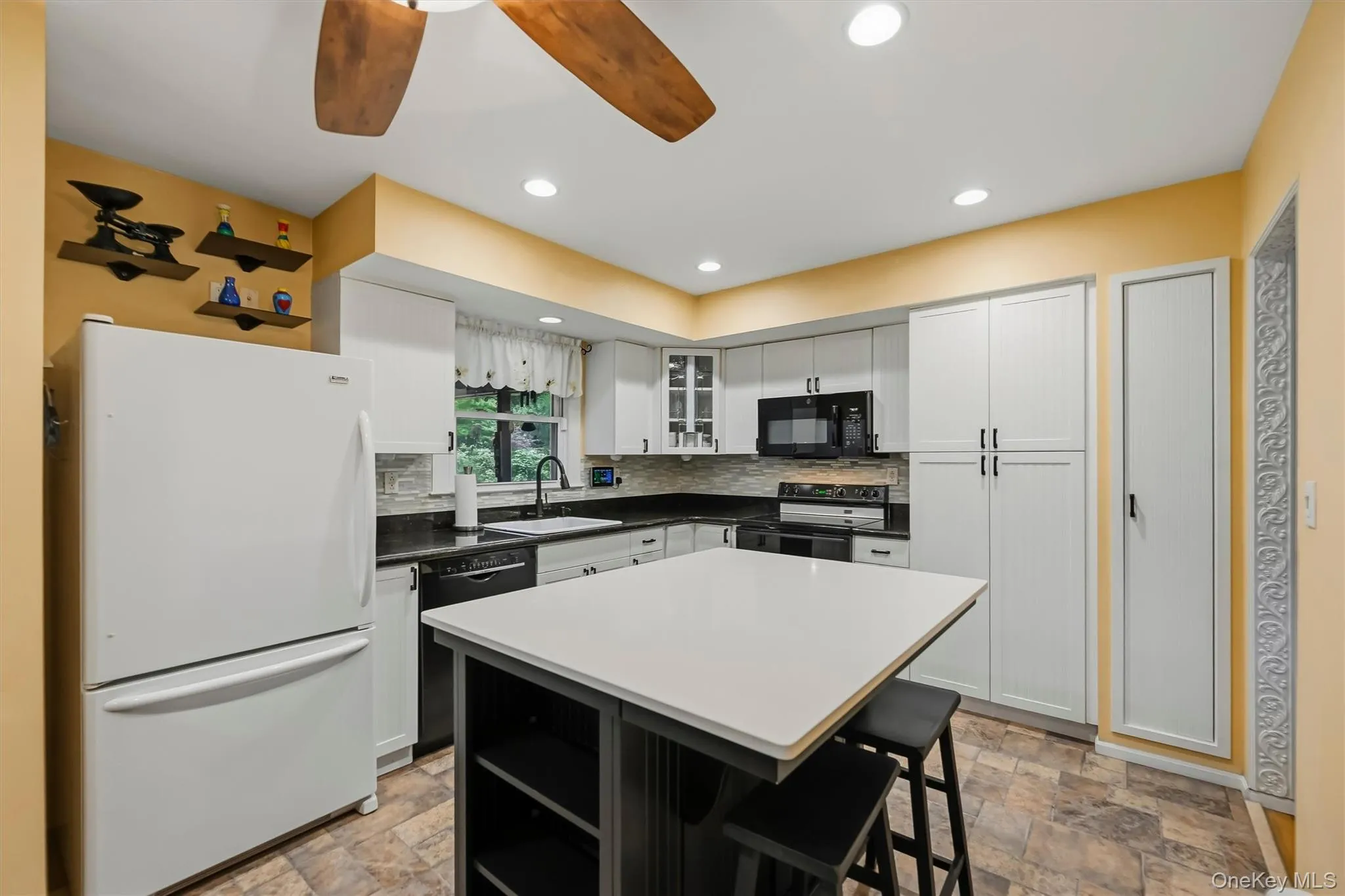 64 Forest Glen Road, Clarkstown, NY, 4 Bedrooms Bedrooms, 8 Rooms Rooms,2 BathroomsBathrooms,Residential,For Rent,Forest Glen,0,1058063 64 Forest Glen Road, Clarkstown, NY, 4 Bedrooms Bedrooms, 8 Rooms Rooms,2 BathroomsBathrooms,Residential,For Rent,Forest Glen,0,1058063