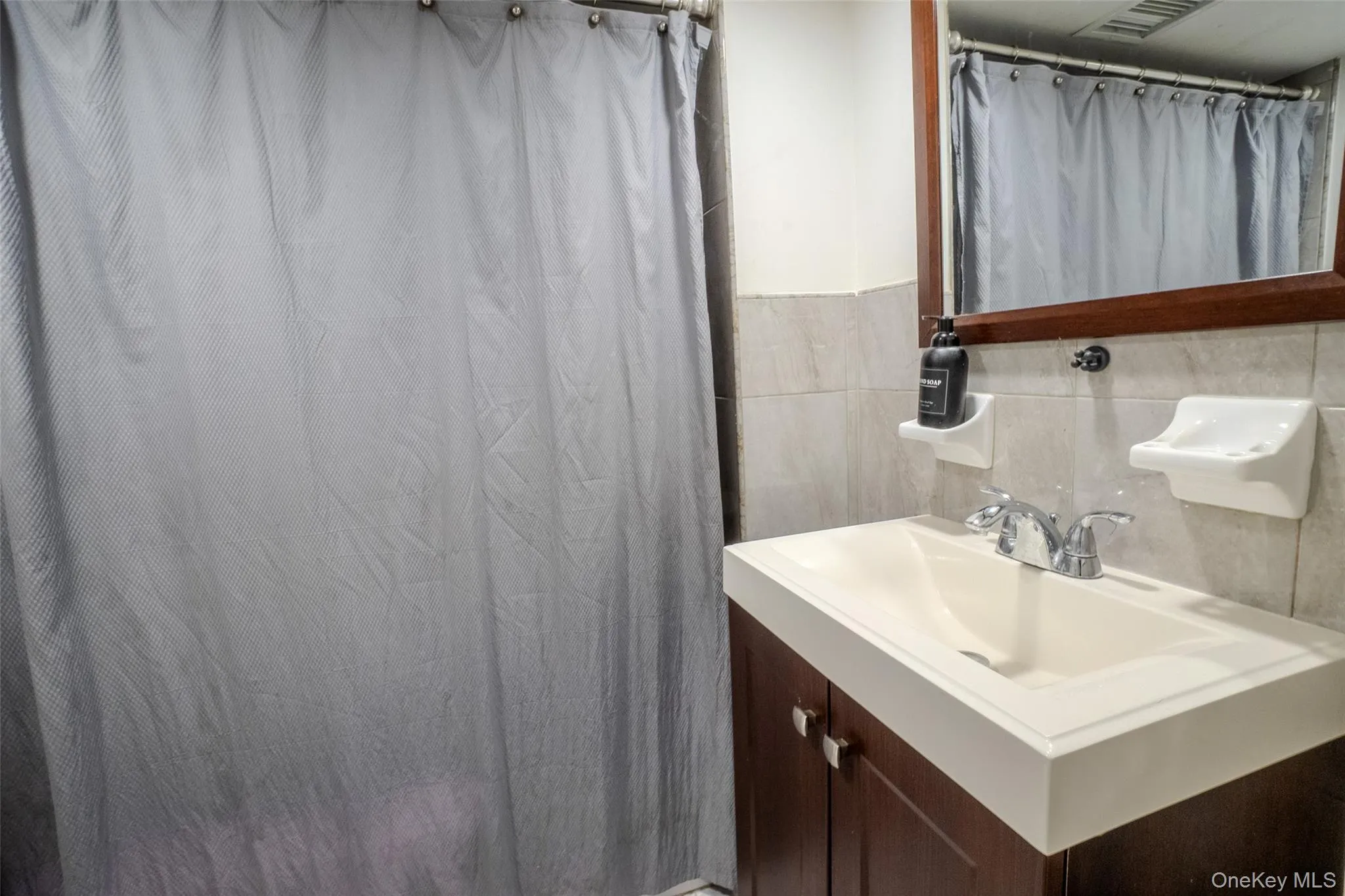 749 Vincent Avenue, New York, NY, 3 Bedrooms Bedrooms, 7 Rooms Rooms,2 BathroomsBathrooms,Residential,For Rent,Vincent,0,1058066 749 Vincent Avenue, New York, NY, 3 Bedrooms Bedrooms, 7 Rooms Rooms,2 BathroomsBathrooms,Residential,For Rent,Vincent,0,1058066