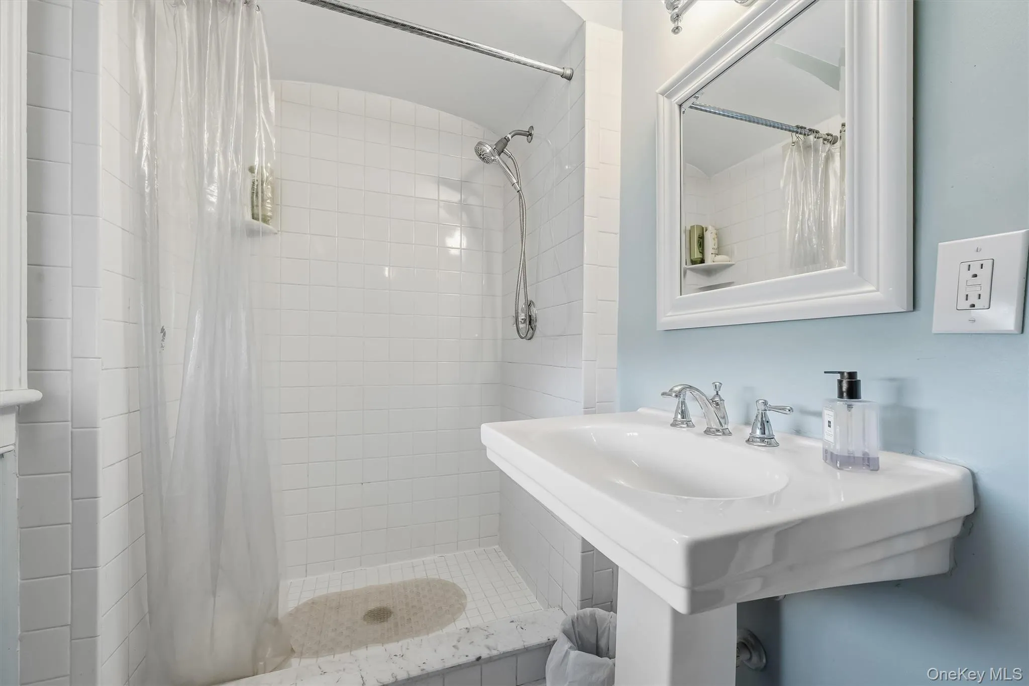 Bathroom accessible from bonus room Bathroom accessible from bonus room