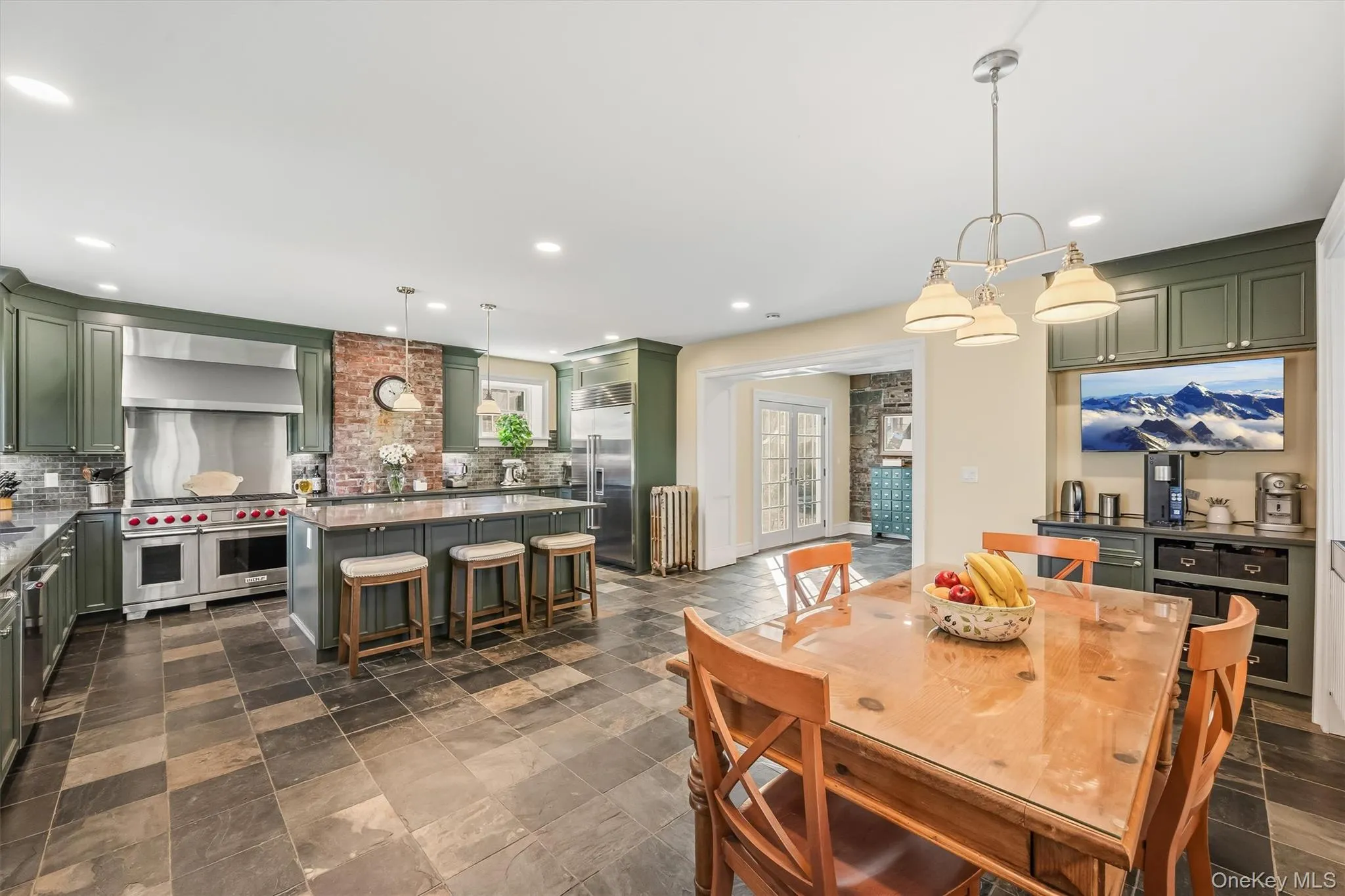 Eat in kitchen with coffee bar Eat in kitchen with coffee bar