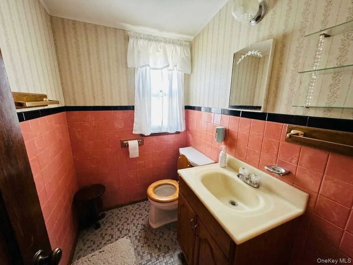 85-36 256th Street, New York, NY, 3 Bedroom Bedrooms, 6 Room Rooms,1 BathroomBathrooms,Residential Lease,For Rent,256th,0,1058075 85-36 256th Street, New York, NY, 3 Bedroom Bedrooms, 6 Room Rooms,1 BathroomBathrooms,Residential Lease,For Rent,256th,0,1058075