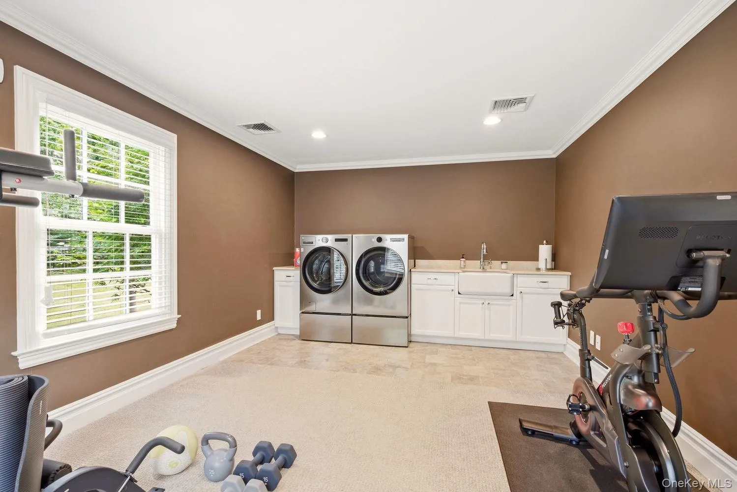 8 Fiddlers Green Drive, Huntington, NY, 4 Bedrooms Bedrooms, 11 Rooms Rooms,3 BathroomsBathrooms,Residential,For Rent,Fiddlers Green,0,1058084 8 Fiddlers Green Drive, Huntington, NY, 4 Bedrooms Bedrooms, 11 Rooms Rooms,3 BathroomsBathrooms,Residential,For Rent,Fiddlers Green,0,1058084