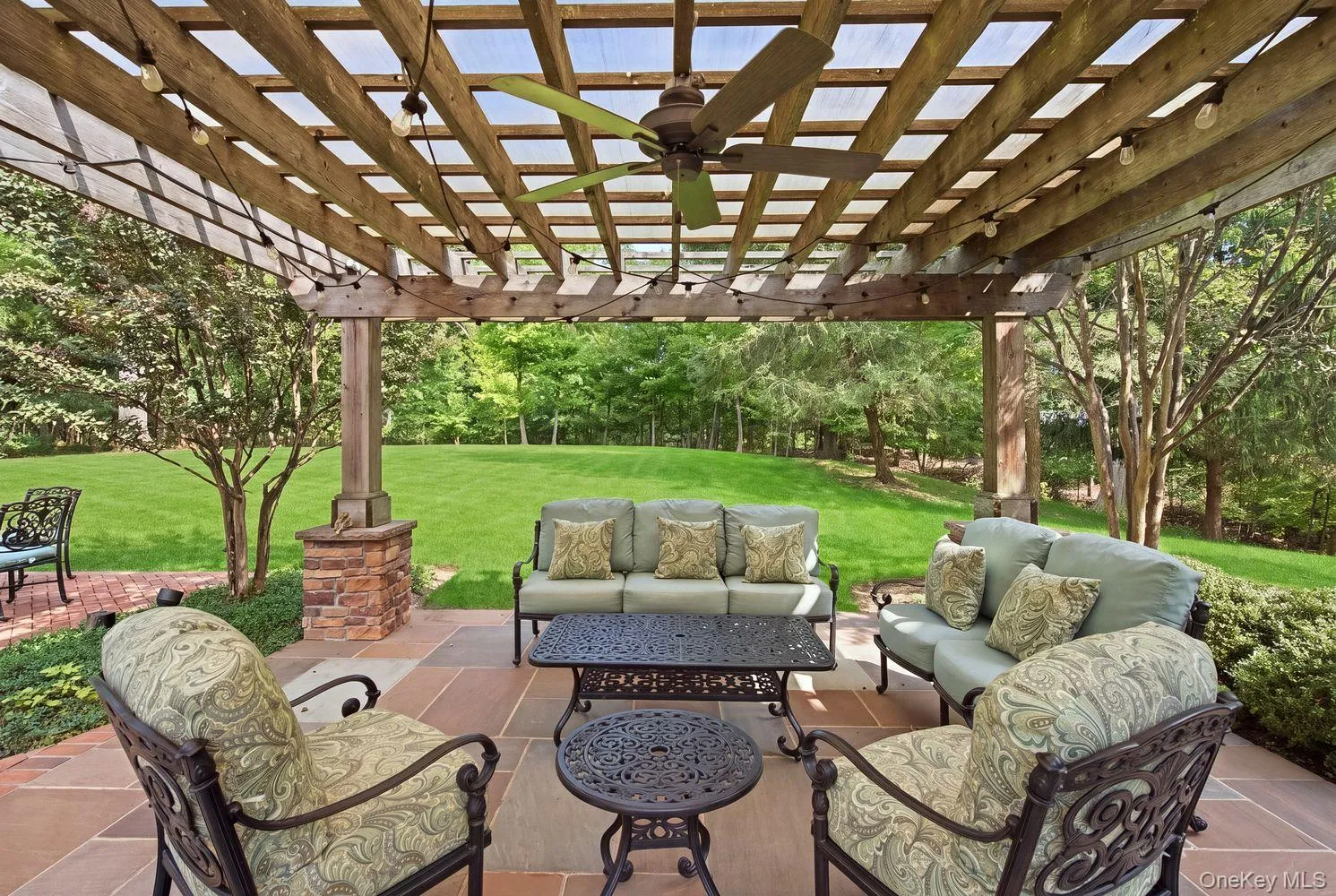 great entertaining back yard space great entertaining back yard space