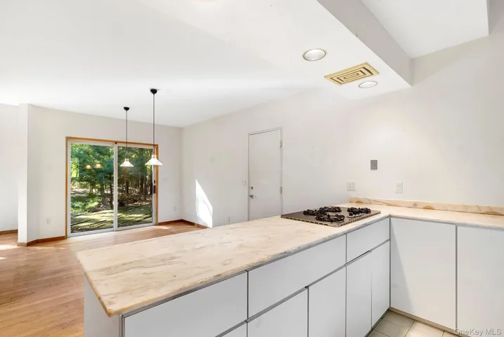 2 Boulder Lane, East Hampton, New York 11937