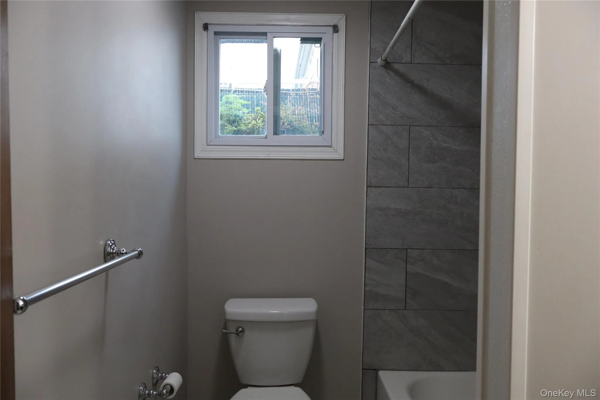 Full Bath With Tub Full Bath With Tub