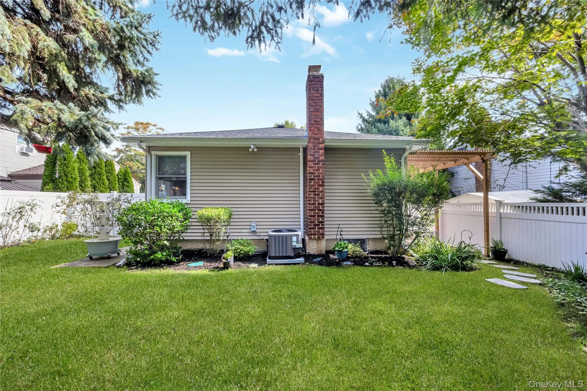 25 Frank Avenue, Oyster Bay, NY, 3 Bedrooms Bedrooms, 6 Rooms Rooms,2 BathroomsBathrooms,Residential,For Rent,Frank,0,1058098 25 Frank Avenue, Oyster Bay, NY, 3 Bedrooms Bedrooms, 6 Rooms Rooms,2 BathroomsBathrooms,Residential,For Rent,Frank,0,1058098