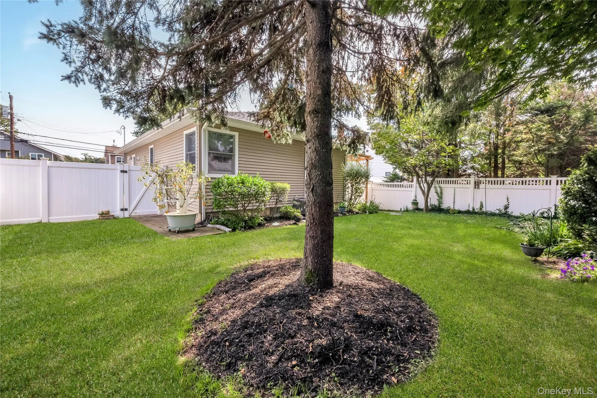 25 Frank Avenue, Oyster Bay, NY, 3 Bedrooms Bedrooms, 6 Rooms Rooms,2 BathroomsBathrooms,Residential,For Rent,Frank,0,1058098 25 Frank Avenue, Oyster Bay, NY, 3 Bedrooms Bedrooms, 6 Rooms Rooms,2 BathroomsBathrooms,Residential,For Rent,Frank,0,1058098