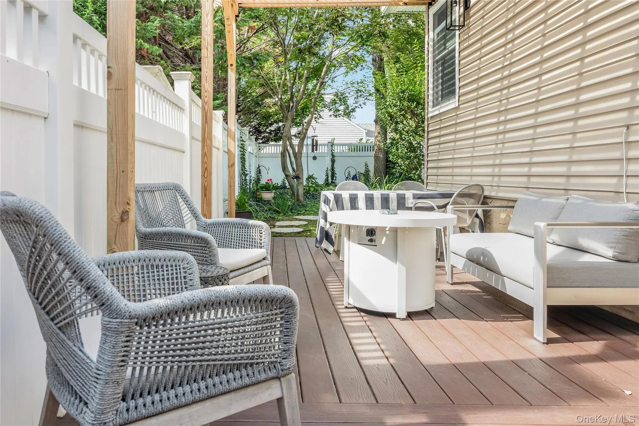 25 Frank Avenue, Oyster Bay, NY, 3 Bedrooms Bedrooms, 6 Rooms Rooms,2 BathroomsBathrooms,Residential,For Rent,Frank,0,1058098 25 Frank Avenue, Oyster Bay, NY, 3 Bedrooms Bedrooms, 6 Rooms Rooms,2 BathroomsBathrooms,Residential,For Rent,Frank,0,1058098