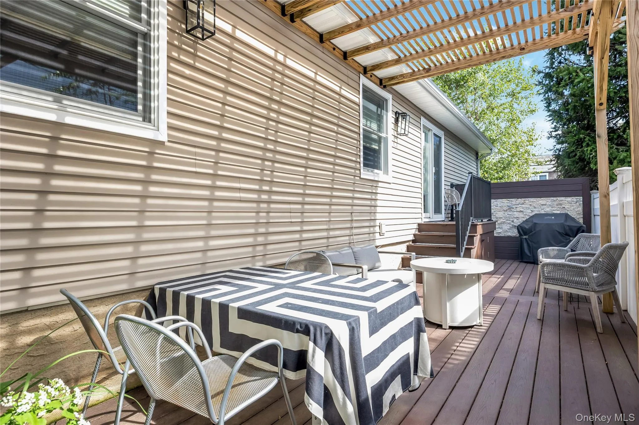 25 Frank Avenue, Oyster Bay, NY, 3 Bedrooms Bedrooms, 6 Rooms Rooms,2 BathroomsBathrooms,Residential,For Rent,Frank,0,1058098 25 Frank Avenue, Oyster Bay, NY, 3 Bedrooms Bedrooms, 6 Rooms Rooms,2 BathroomsBathrooms,Residential,For Rent,Frank,0,1058098