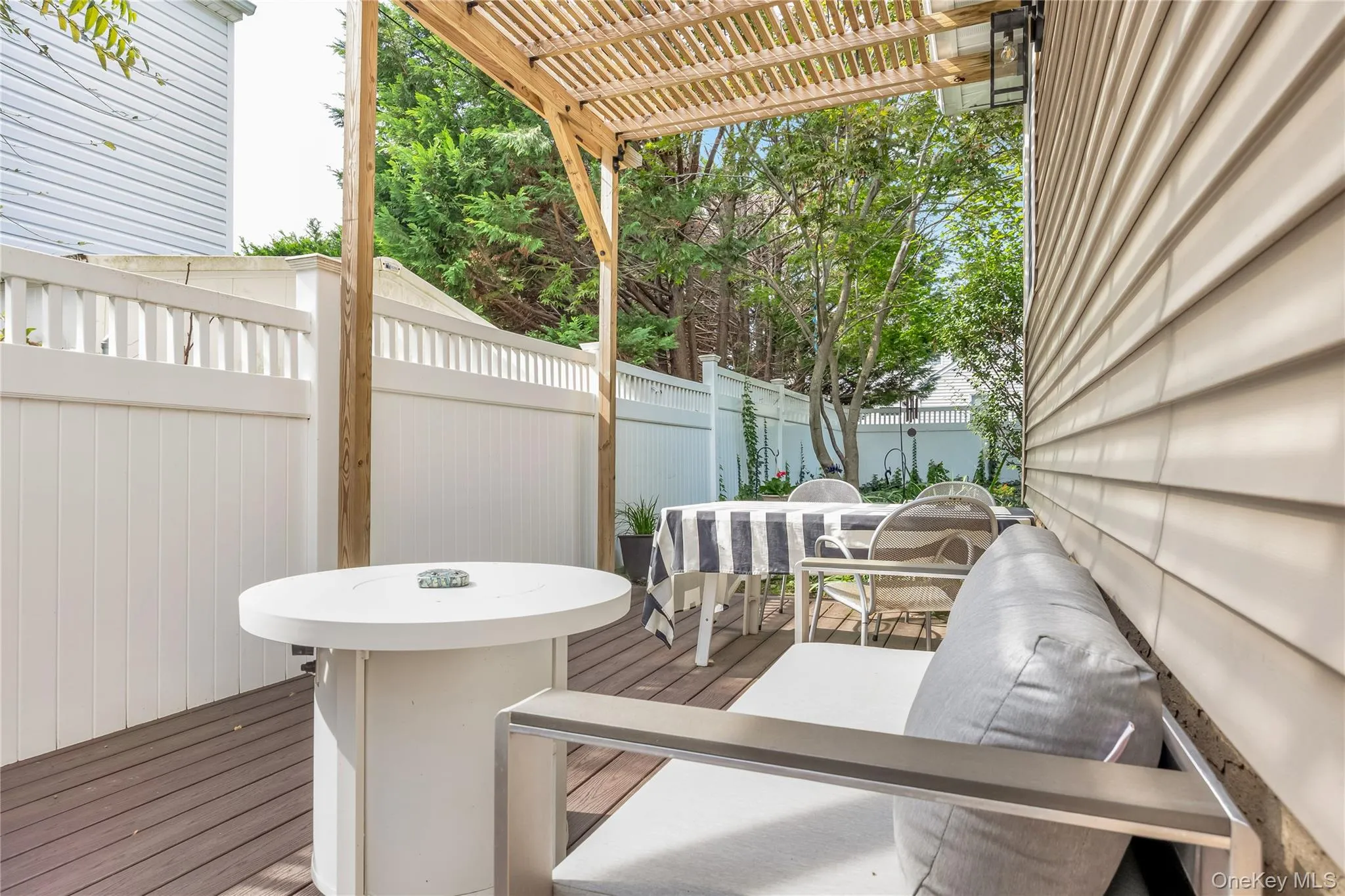25 Frank Avenue, Oyster Bay, NY, 3 Bedrooms Bedrooms, 6 Rooms Rooms,2 BathroomsBathrooms,Residential,For Rent,Frank,0,1058098 25 Frank Avenue, Oyster Bay, NY, 3 Bedrooms Bedrooms, 6 Rooms Rooms,2 BathroomsBathrooms,Residential,For Rent,Frank,0,1058098
