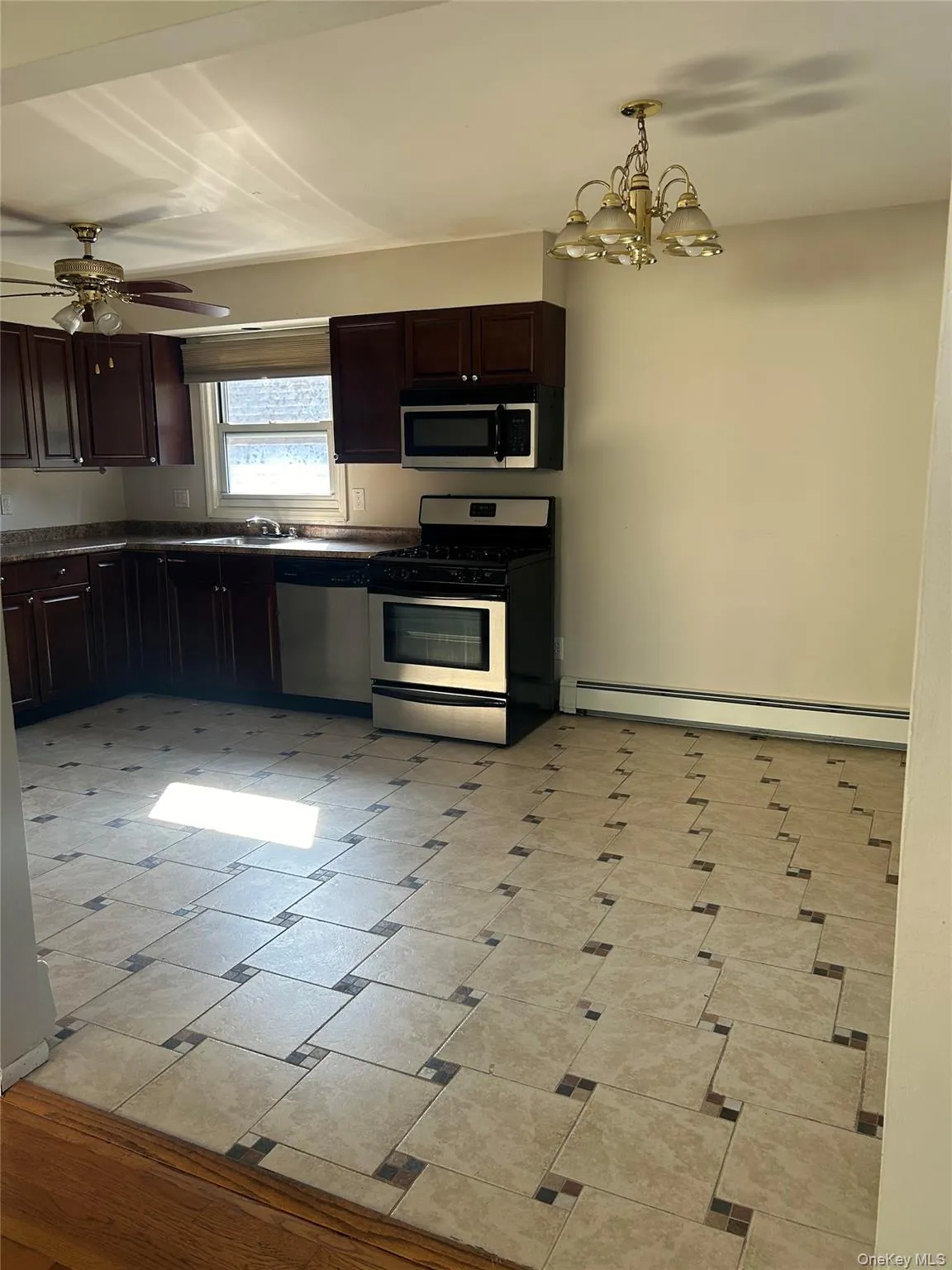 14 Edgewood Road, North Hempstead, NY, 2 Bedroom Bedrooms, 6 Room Rooms,1 BathroomBathrooms,Residential Lease,For Rent,Edgewood,0,1058104 14 Edgewood Road, North Hempstead, NY, 2 Bedroom Bedrooms, 6 Room Rooms,1 BathroomBathrooms,Residential Lease,For Rent,Edgewood,0,1058104
