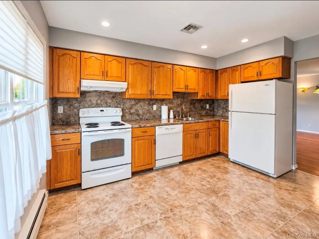 36 Revere Drive, Islip, NY, 2 Bedroom Bedrooms, 6 Room Rooms,2 BathroomBathrooms,Residential Lease,For Rent,Revere,0,1058130 36 Revere Drive, Islip, NY, 2 Bedroom Bedrooms, 6 Room Rooms,2 BathroomBathrooms,Residential Lease,For Rent,Revere,0,1058130