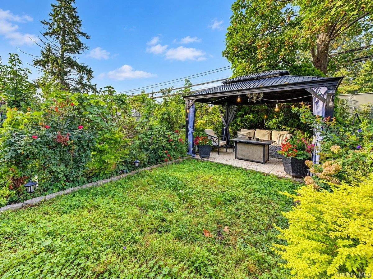 8449 127th Street, New York, NY, 4 Bedrooms Bedrooms, 10 Rooms Rooms,1 BathroomBathrooms,Residential,For Rent,127th,0,1058136 8449 127th Street, New York, NY, 4 Bedrooms Bedrooms, 10 Rooms Rooms,1 BathroomBathrooms,Residential,For Rent,127th,0,1058136