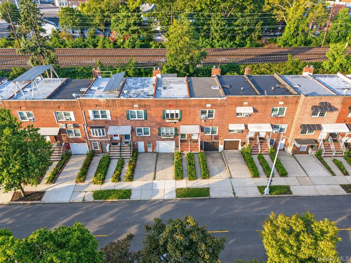 8449 127th Street, New York, NY, 4 Bedrooms Bedrooms, 10 Rooms Rooms,1 BathroomBathrooms,Residential,For Rent,127th,0,1058136 8449 127th Street, New York, NY, 4 Bedrooms Bedrooms, 10 Rooms Rooms,1 BathroomBathrooms,Residential,For Rent,127th,0,1058136