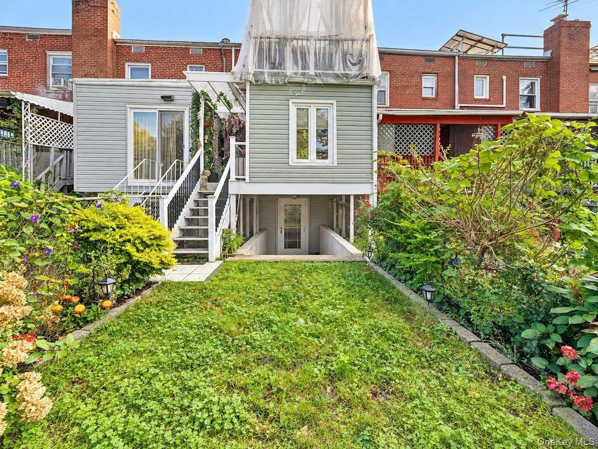 8449 127th Street, New York, NY, 4 Bedrooms Bedrooms, 10 Rooms Rooms,1 BathroomBathrooms,Residential,For Rent,127th,0,1058136 8449 127th Street, New York, NY, 4 Bedrooms Bedrooms, 10 Rooms Rooms,1 BathroomBathrooms,Residential,For Rent,127th,0,1058136