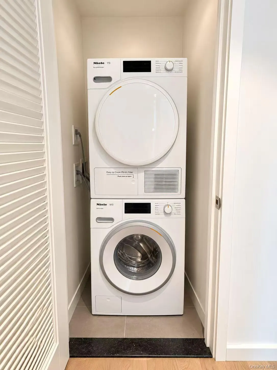 133-27 39th Avenue, New York, NY, 1 Bedroom Bedrooms, 3 Rooms Rooms,1 BathroomBathrooms,Residential,For Rent,39th,0,1058145 133-27 39th Avenue, New York, NY, 1 Bedroom Bedrooms, 3 Rooms Rooms,1 BathroomBathrooms,Residential,For Rent,39th,0,1058145