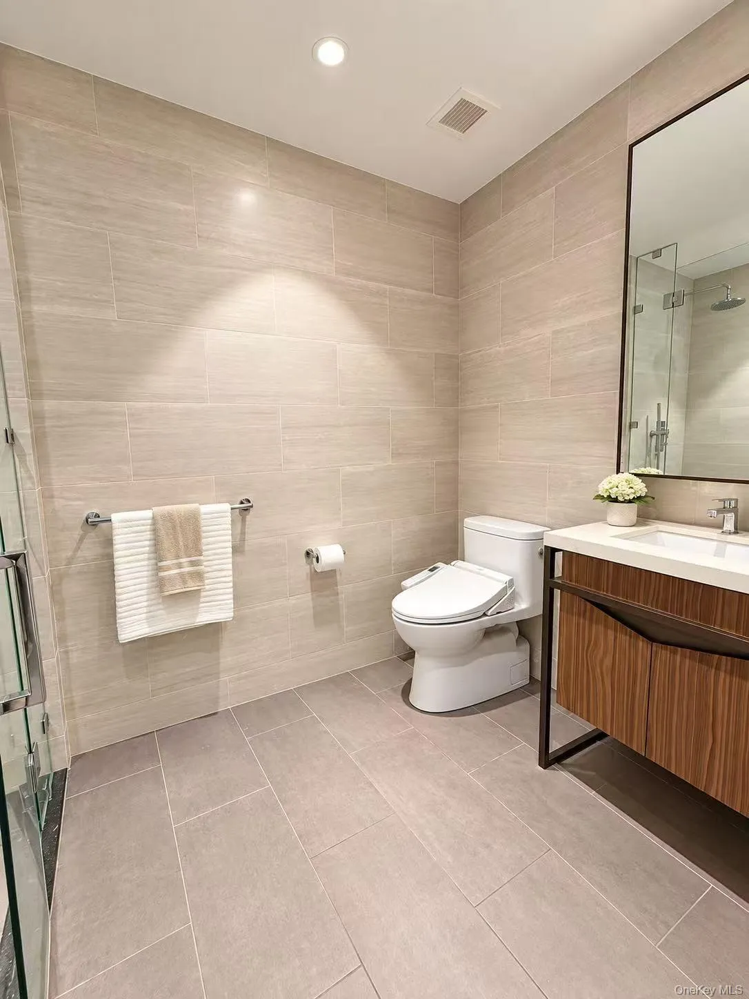 133-27 39th Avenue, New York, NY, 1 Bedroom Bedrooms, 3 Rooms Rooms,1 BathroomBathrooms,Residential,For Rent,39th,0,1058145 133-27 39th Avenue, New York, NY, 1 Bedroom Bedrooms, 3 Rooms Rooms,1 BathroomBathrooms,Residential,For Rent,39th,0,1058145